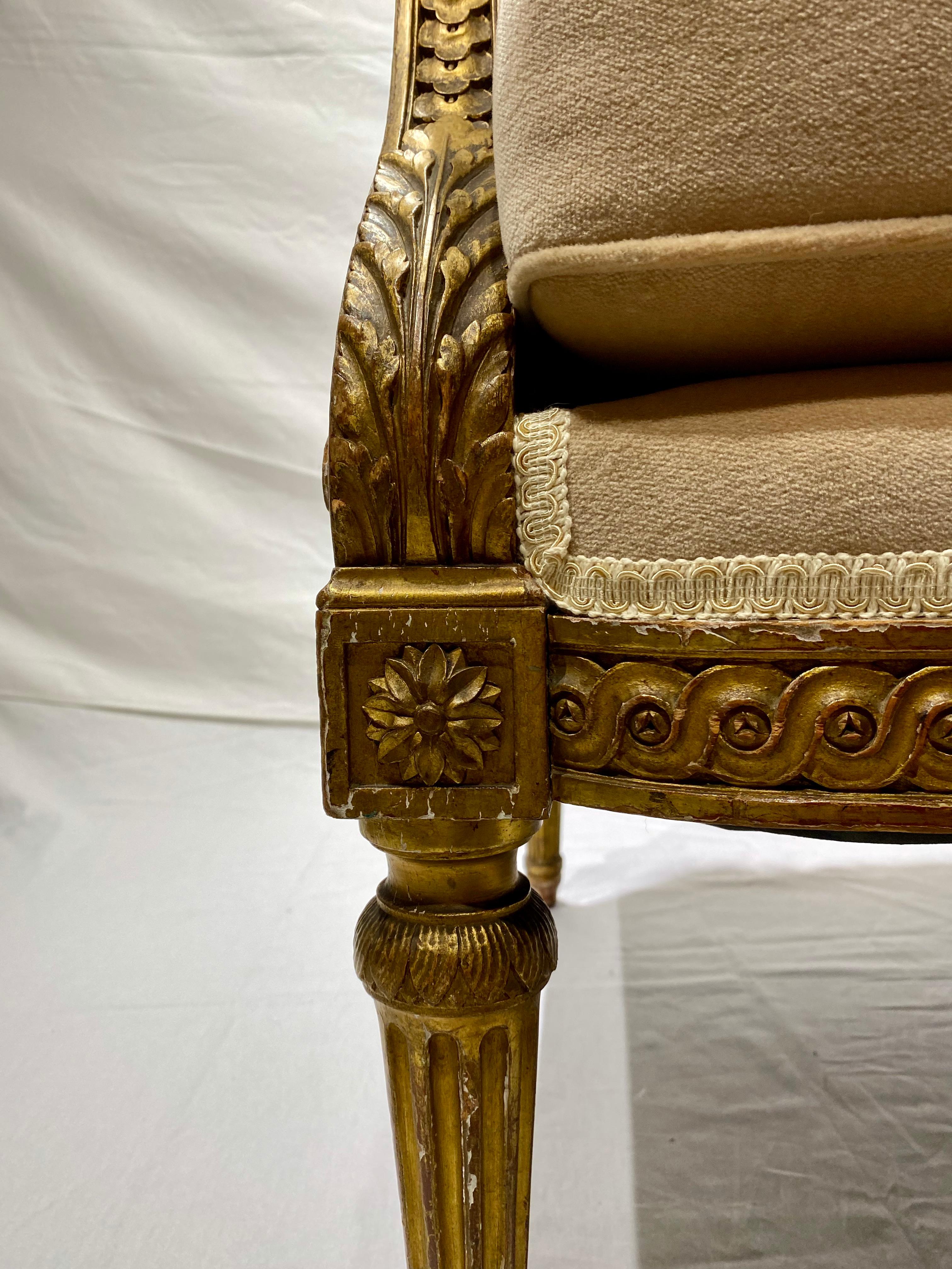 Paire de fauteuils en bois doré Marquise Bergere de style Louis XVI en vente 8