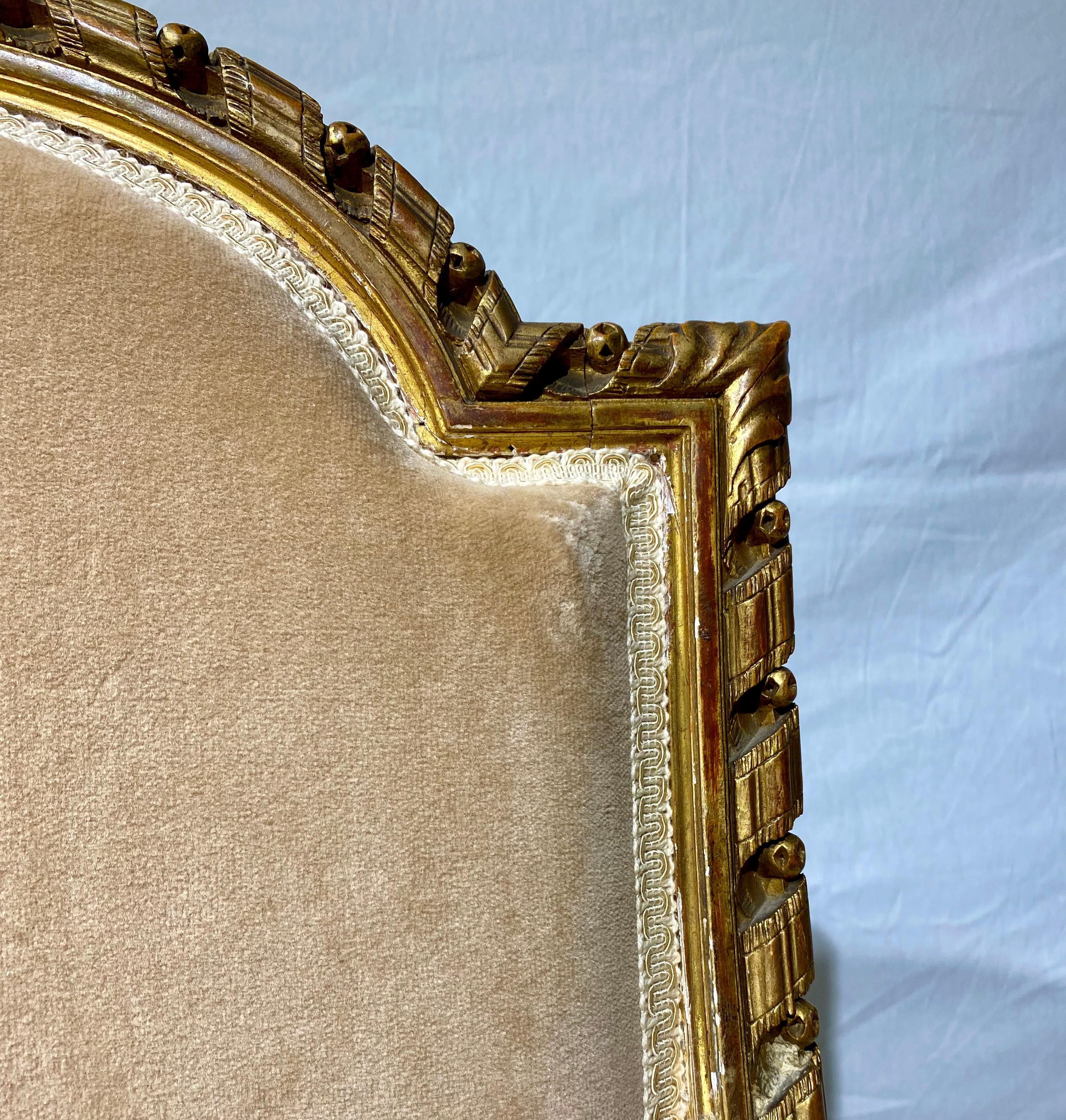 XIXe siècle Paire de fauteuils en bois doré Marquise Bergere de style Louis XVI en vente