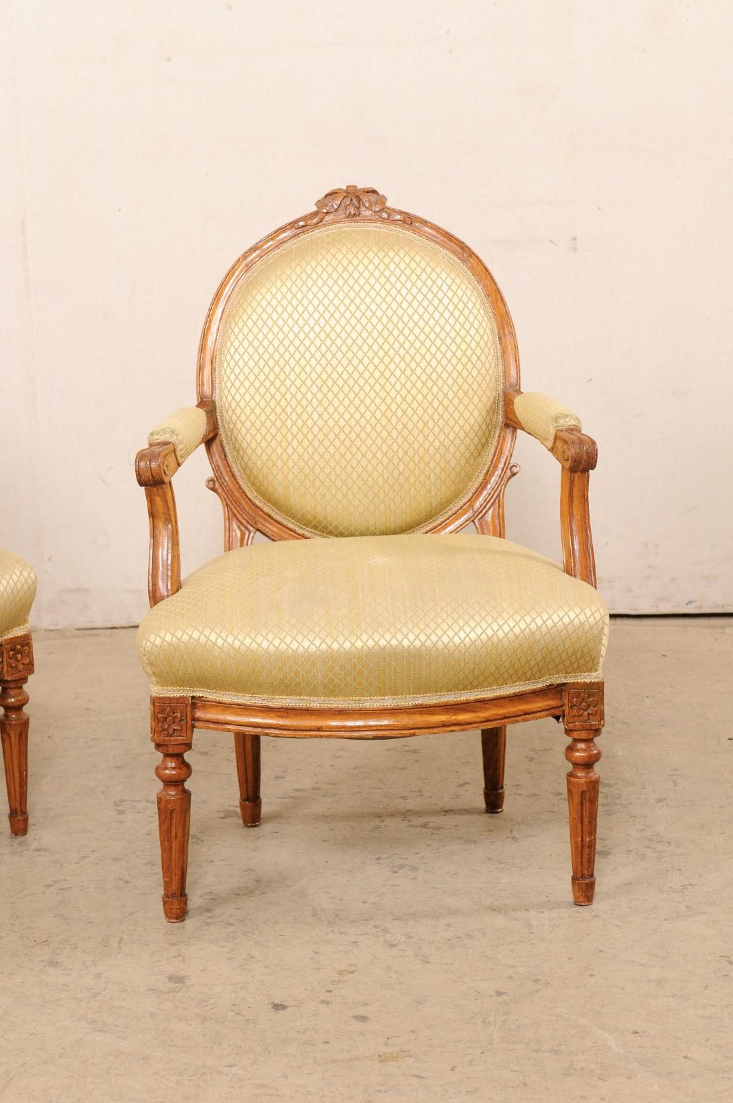 20th Century French Pair of Louis XVI Style Oval-Back Fauteuils For Sale