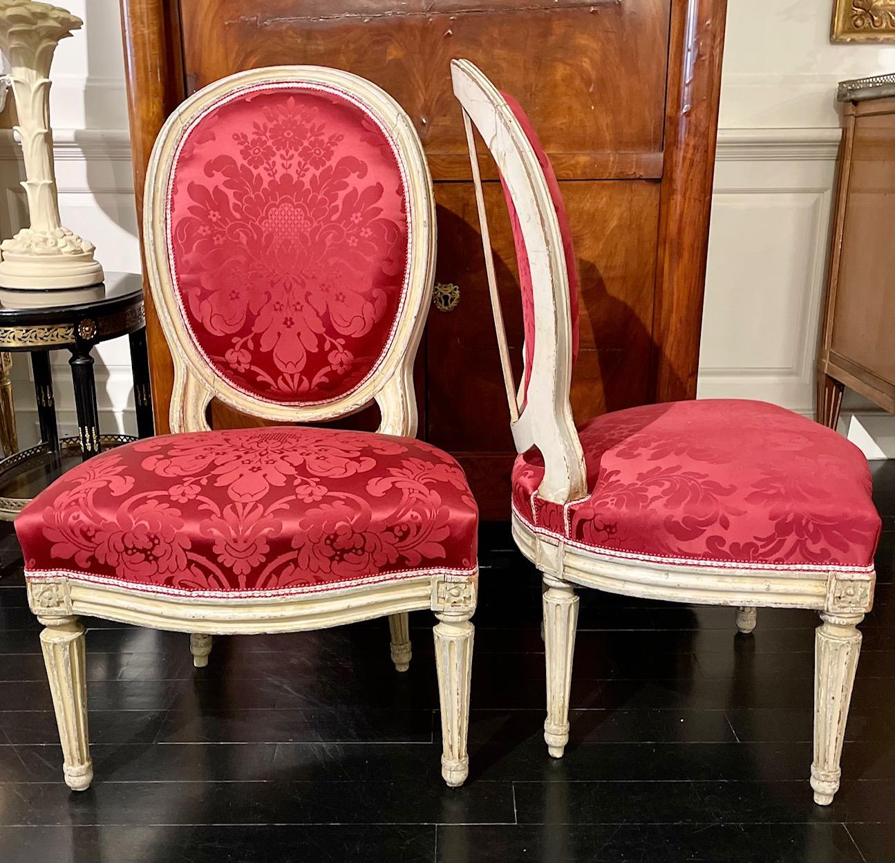 Diese French Slipper Medallion Stühle sind ein seltener Fund. In Frankreich werden sie 