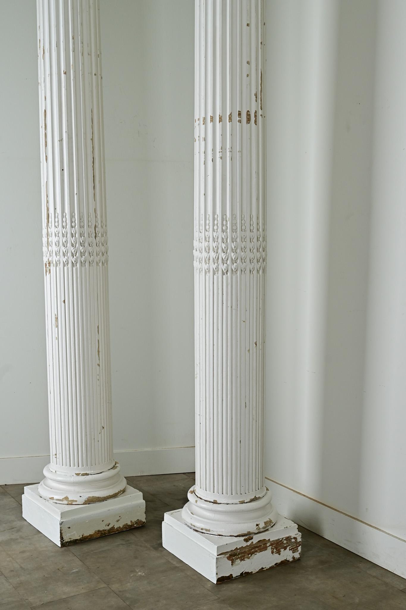Paire de colonnes massives peintes françaises en vente 5