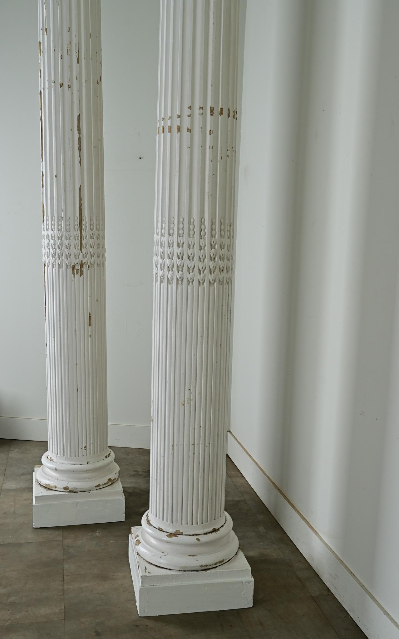 XIXe siècle Paire de colonnes massives peintes françaises en vente