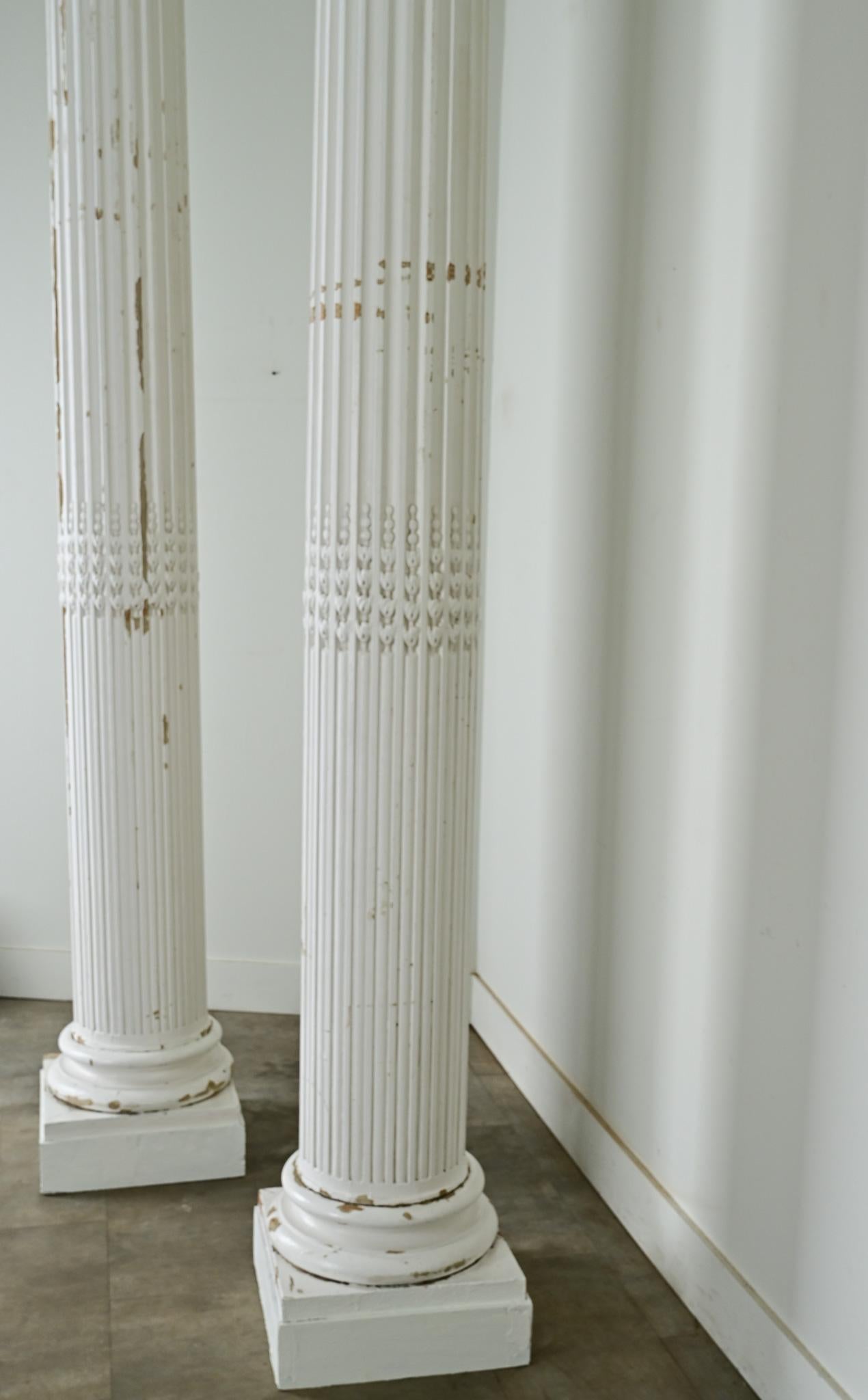 Plâtre Paire de colonnes massives peintes françaises en vente