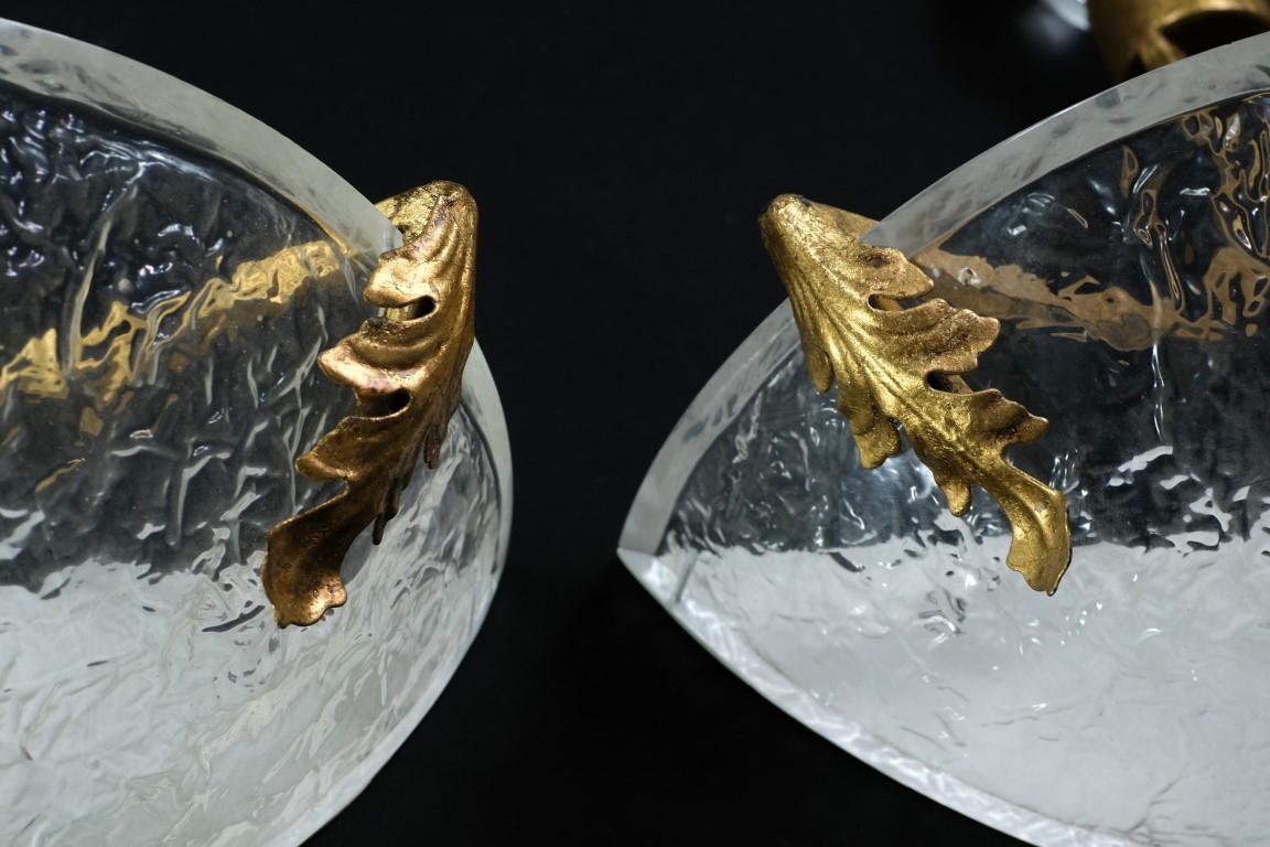 Französisch Paar Mid-Century Modern Lucite Dish Sconces Textured Schirme  (Europäisch) im Angebot