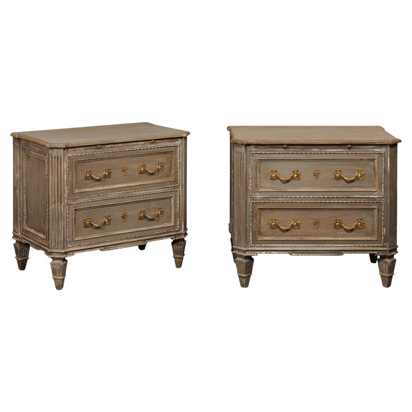 Coppia francese di cassettiere a 2 cassetti di ispirazione neoclassica con ripiano estraibile