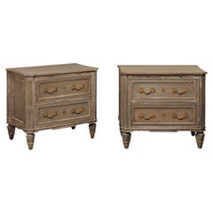 Coppia francese di cassettiere a 2 cassetti di ispirazione neoclassica con ripiano estraibile