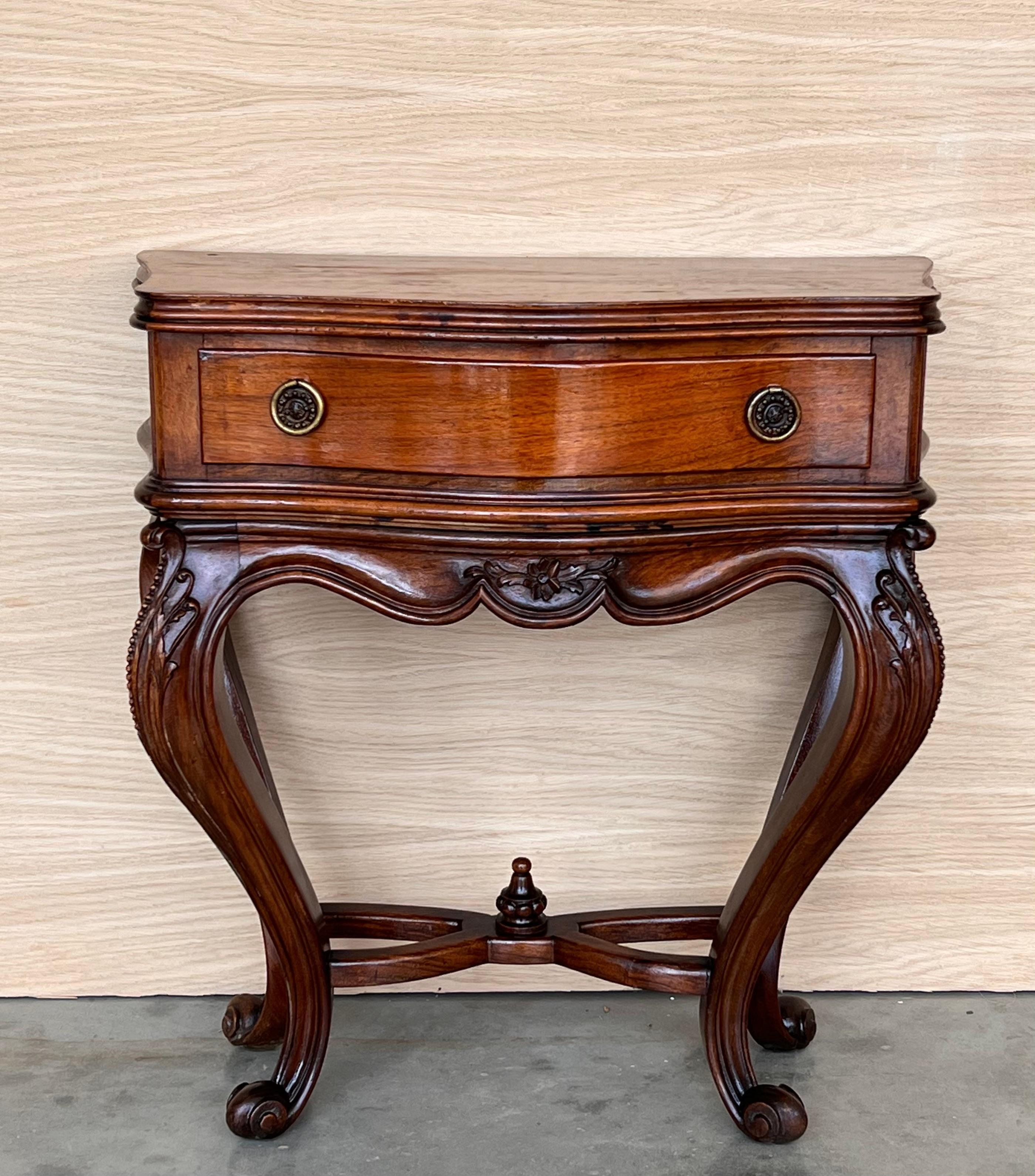 A French walnut drawer nightstands from the late-19th century with ribbon-carved moldings and carved skirt. This petite French table features a rectangular top with beveled edges, sitting above a drawer simply adorned with a delicate twisted ribbon