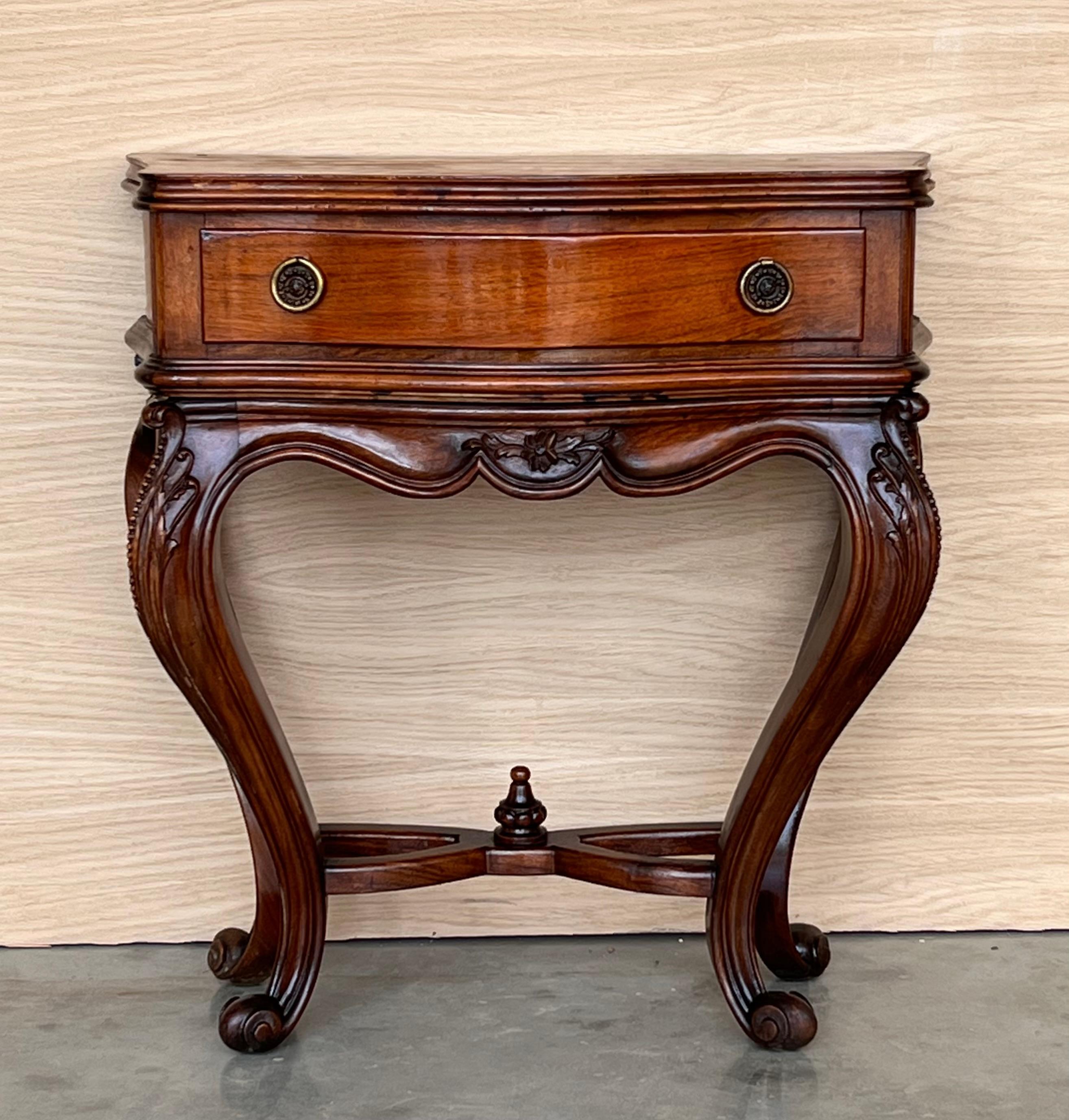 Walnut French Pair of Nightstand Tables with Carved Drawer and Cabriole Legs For Sale
