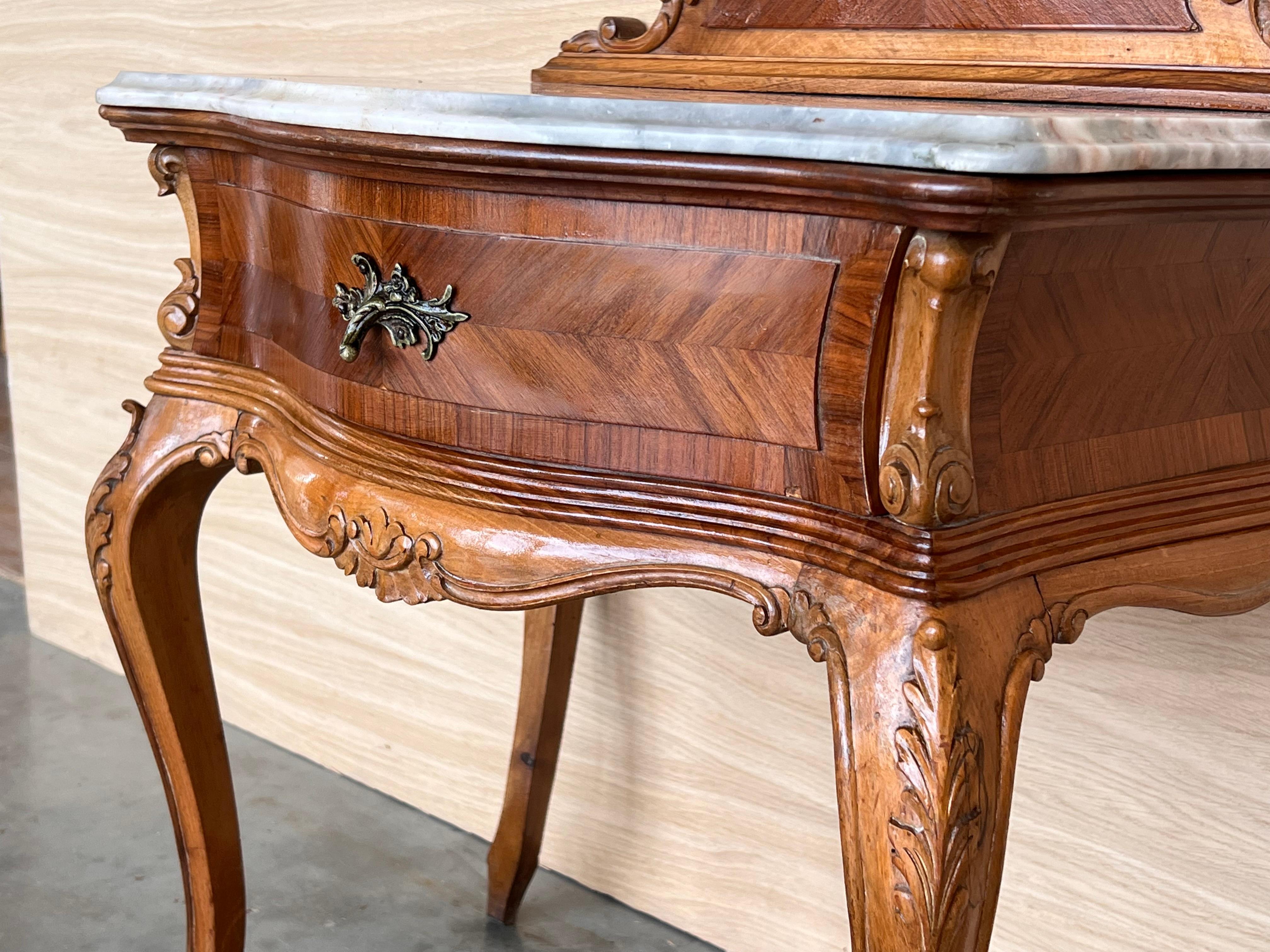 French Pair of Nightstand Tables with Crest & Carved Drawer and Cabriole Legs For Sale 5