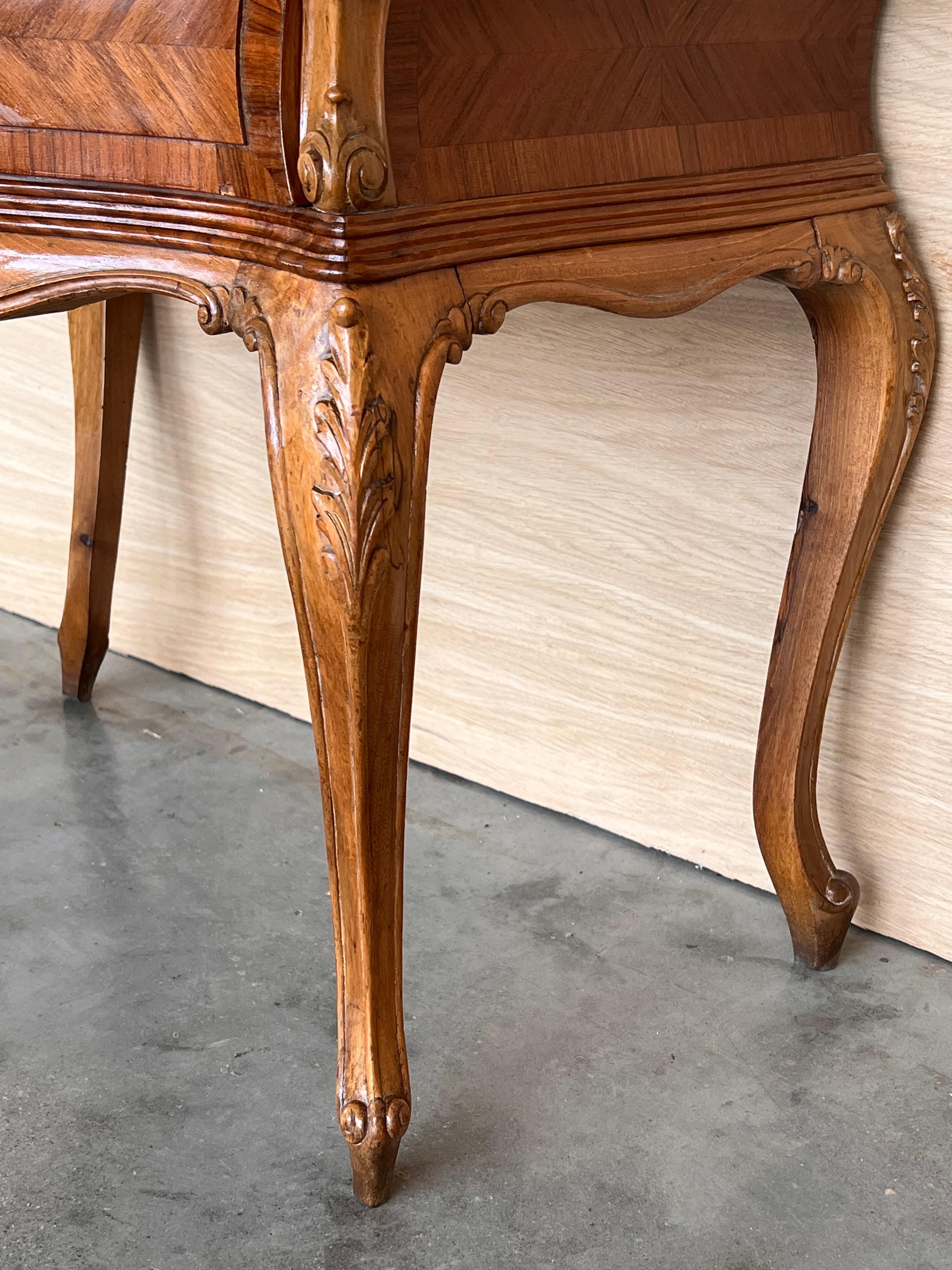 French Pair of Nightstand Tables with Crest & Carved Drawer and Cabriole Legs For Sale 6
