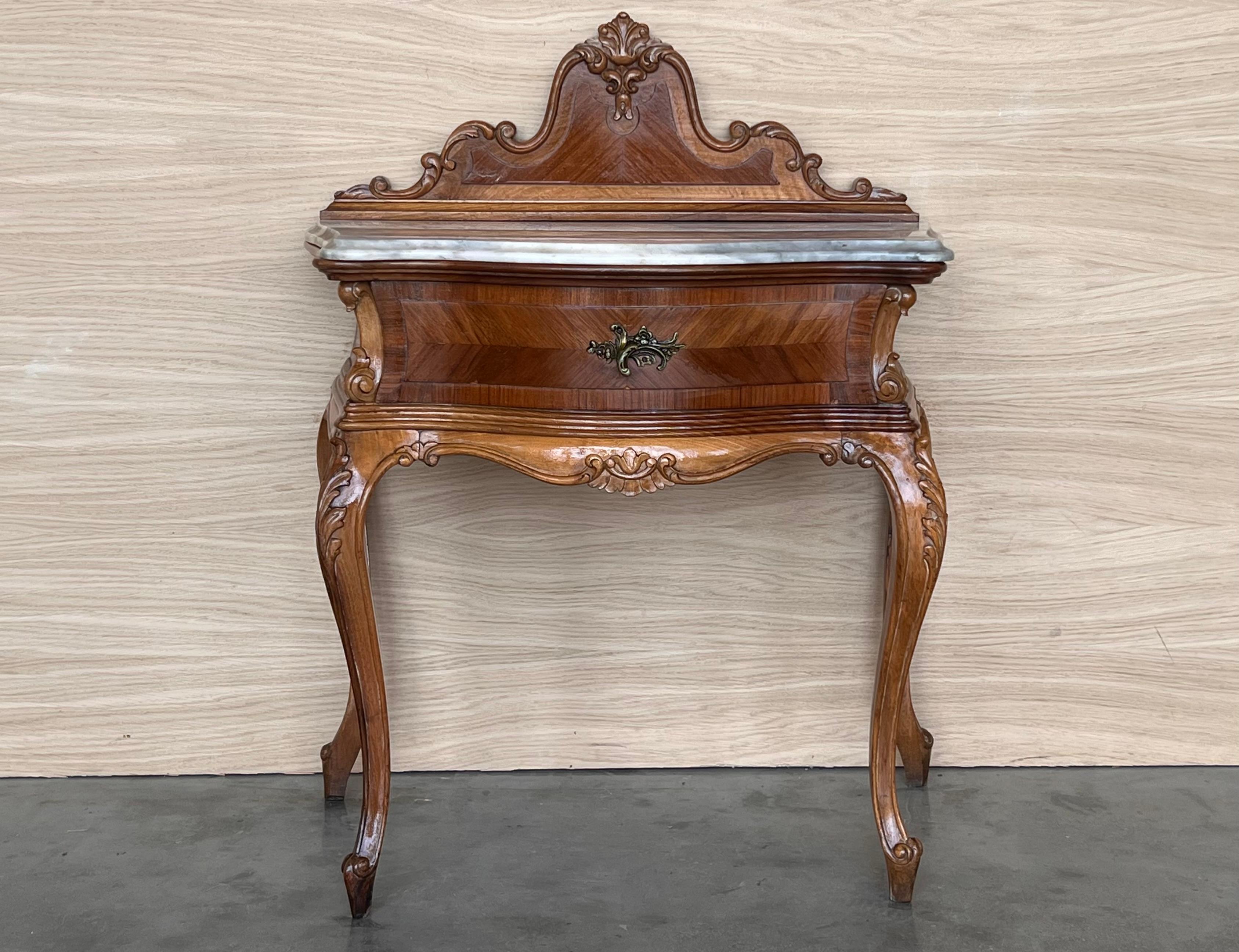 French Provincial French Pair of Nightstand Tables with Crest & Carved Drawer and Cabriole Legs For Sale