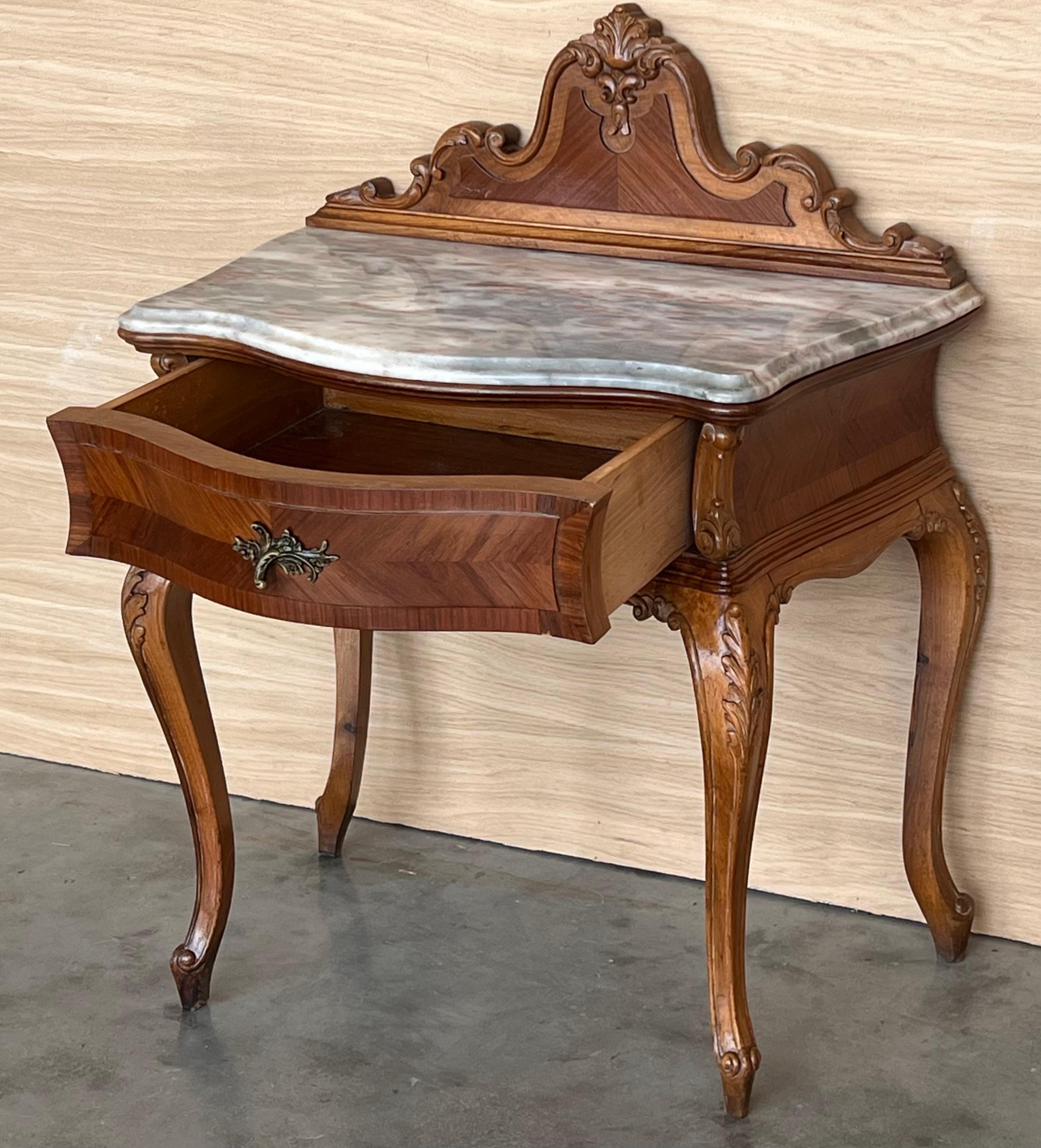 French Pair of Nightstand Tables with Crest & Carved Drawer and Cabriole Legs For Sale 3