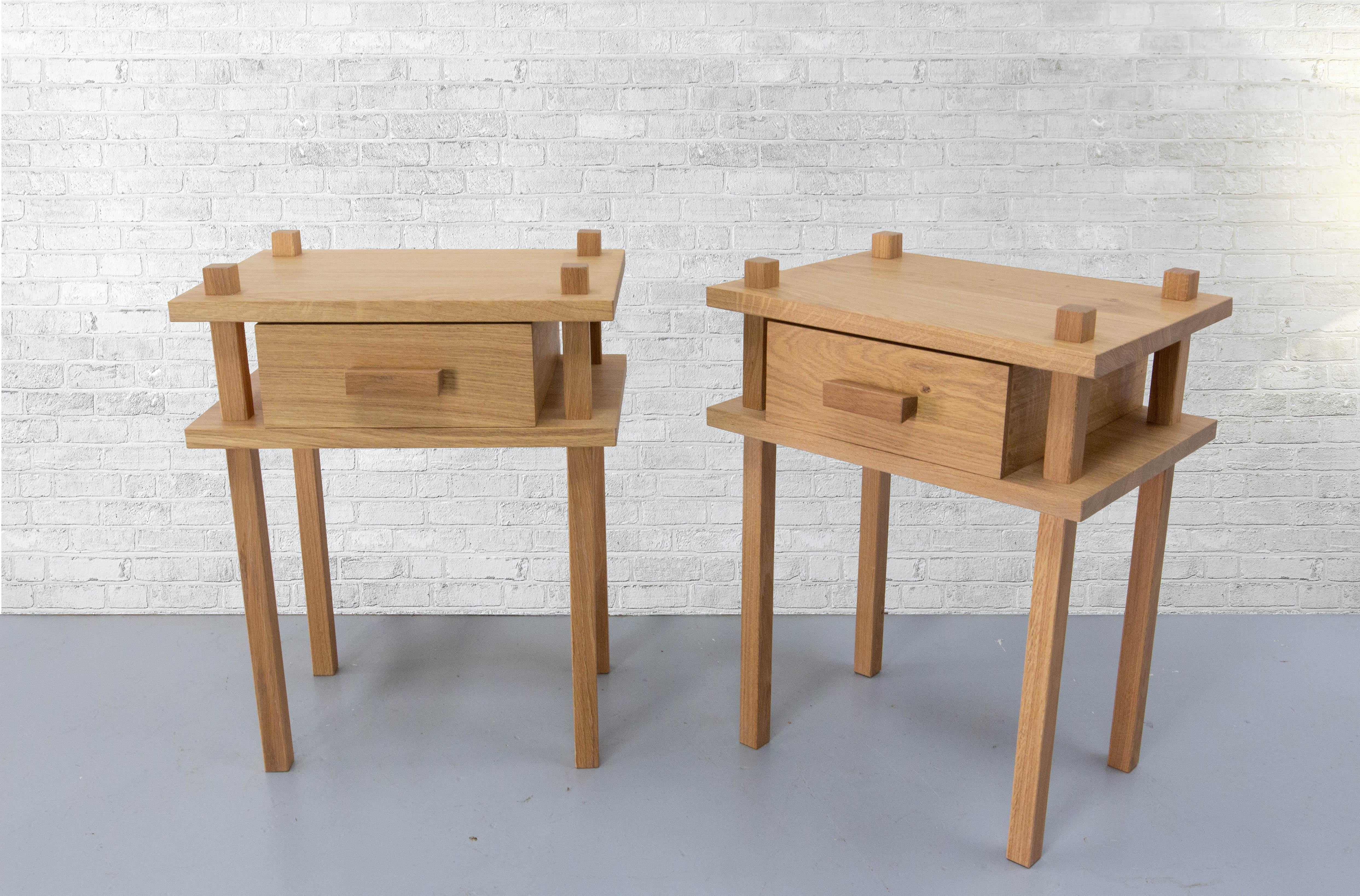Paire de tables de nuit en chêne 