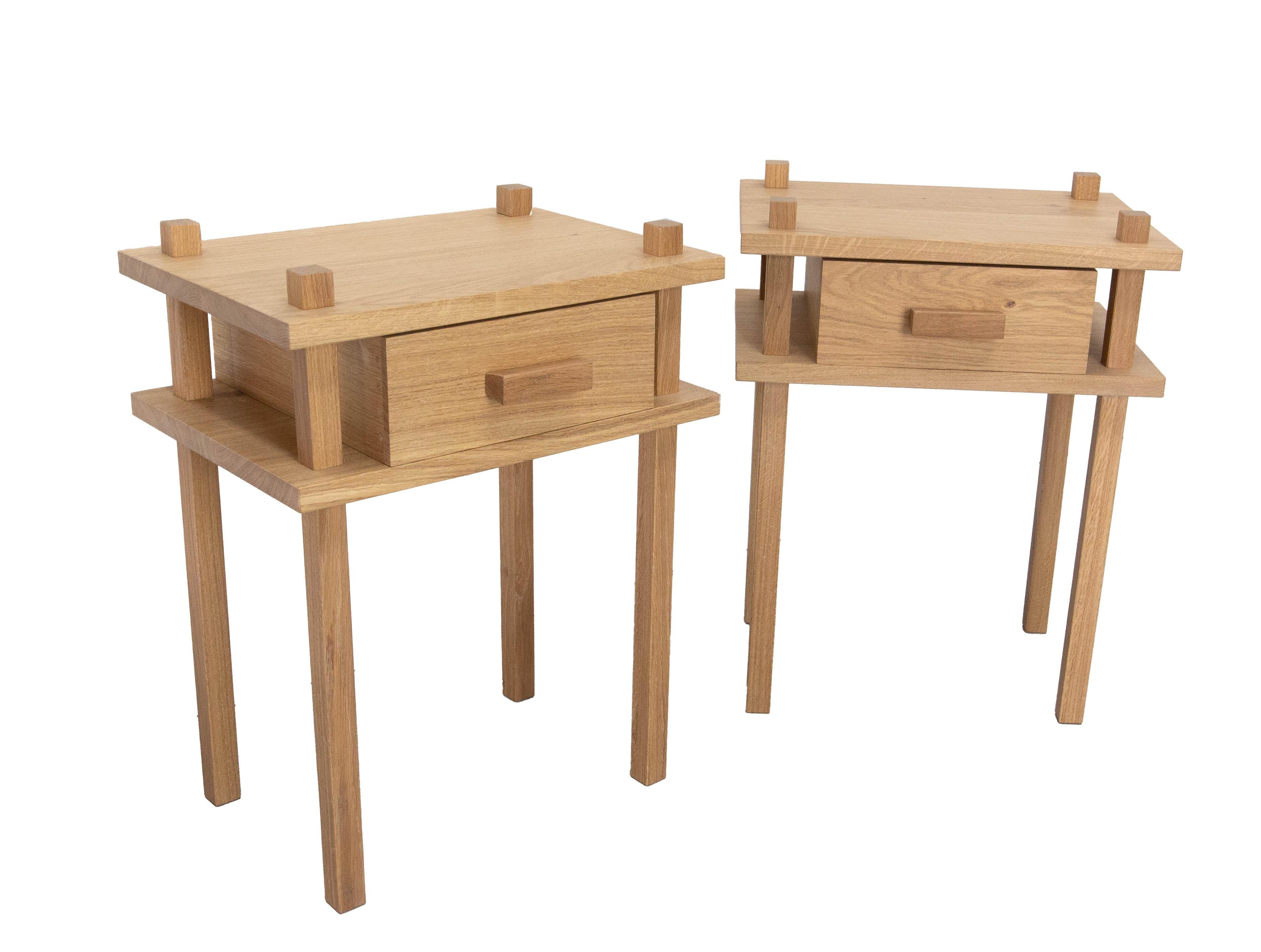 Français Paire de tables de chevet françaises Armoires d'appoint Chevet  Profondeur 18 pouces en vente