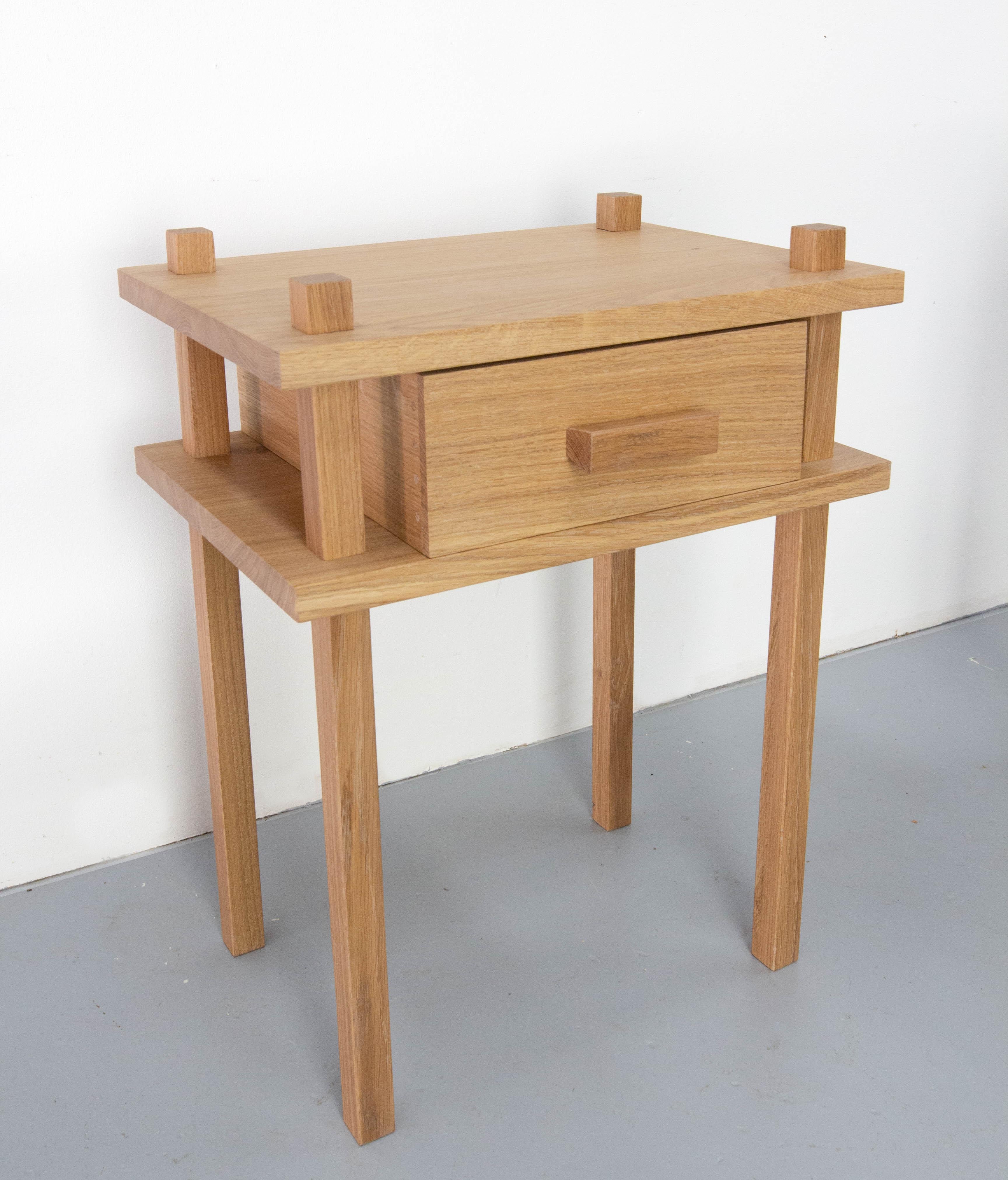 Chêne Paire de tables de chevet françaises Armoires d'appoint Chevet  Profondeur 18 pouces en vente
