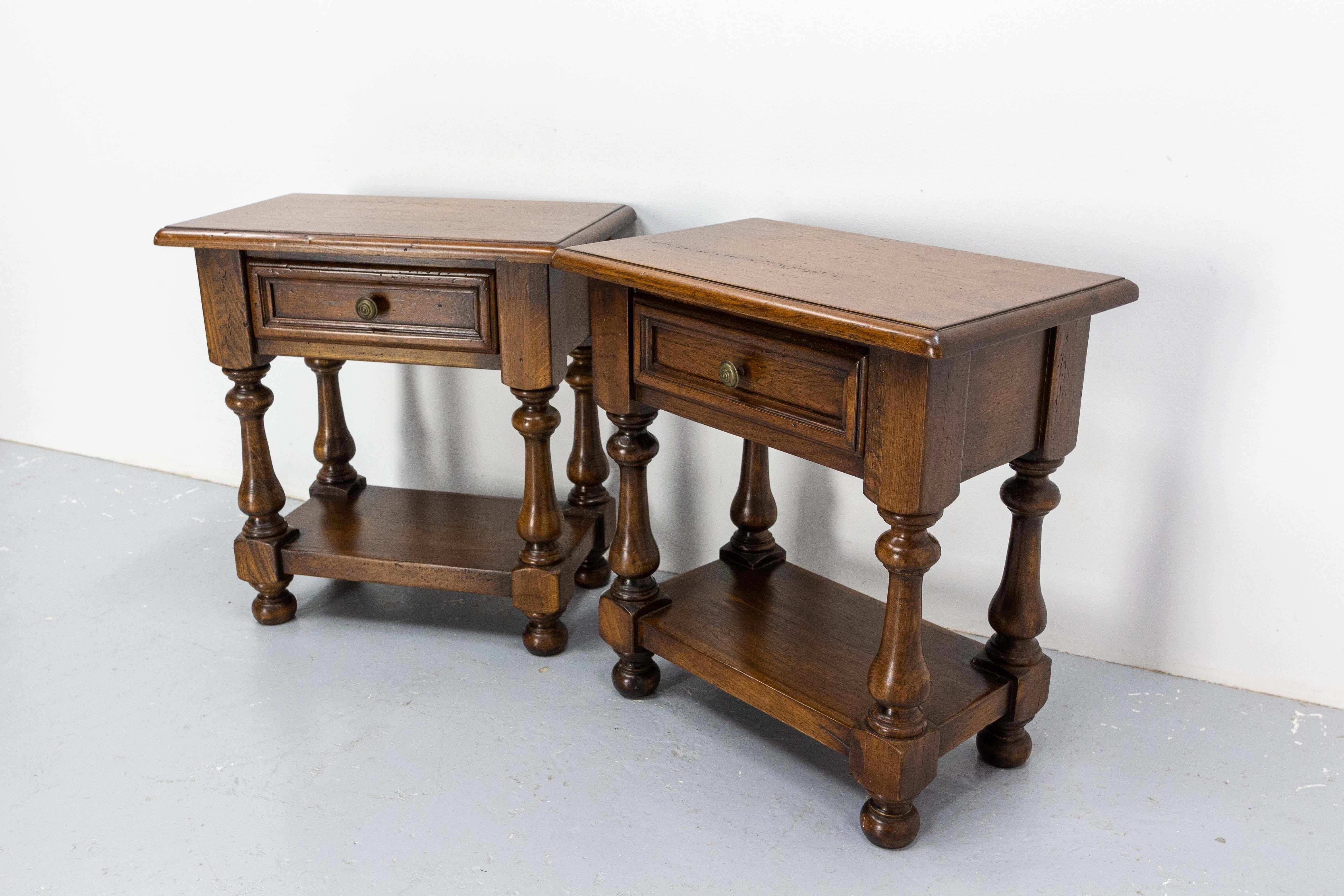 French side cabinets nightstand of 1980s.
Massive oak.
One drawer on each bedside table.
Good condition.


