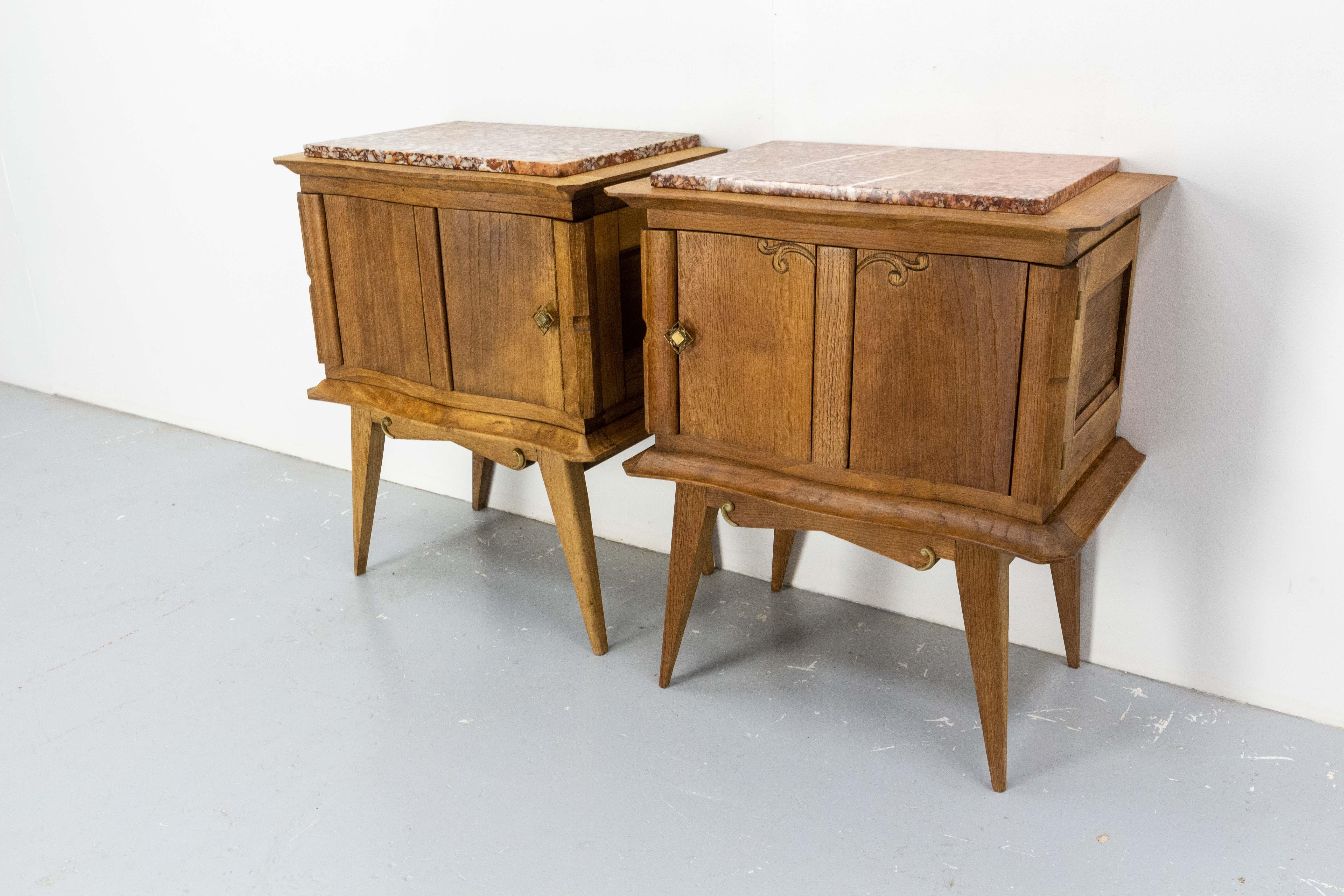 Französisch Paar Nachttische Side Cabinets Nachttisch Eiche &Marmorplatte Midcentury im Zustand „Gut“ in Labrit, Landes