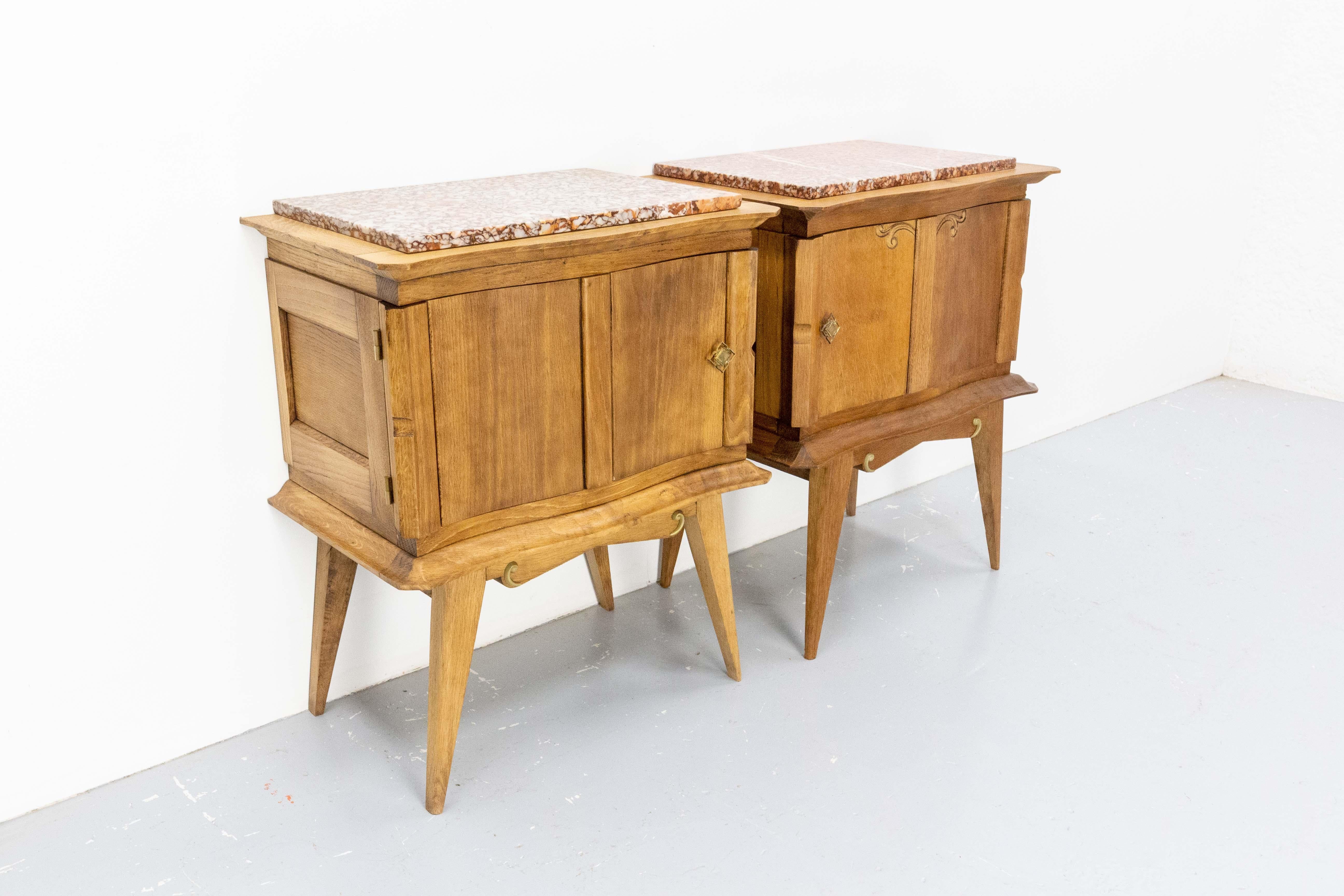 Französisch Paar Nachttische Side Cabinets Nachttisch Eiche &Marmorplatte Midcentury (20. Jahrhundert)