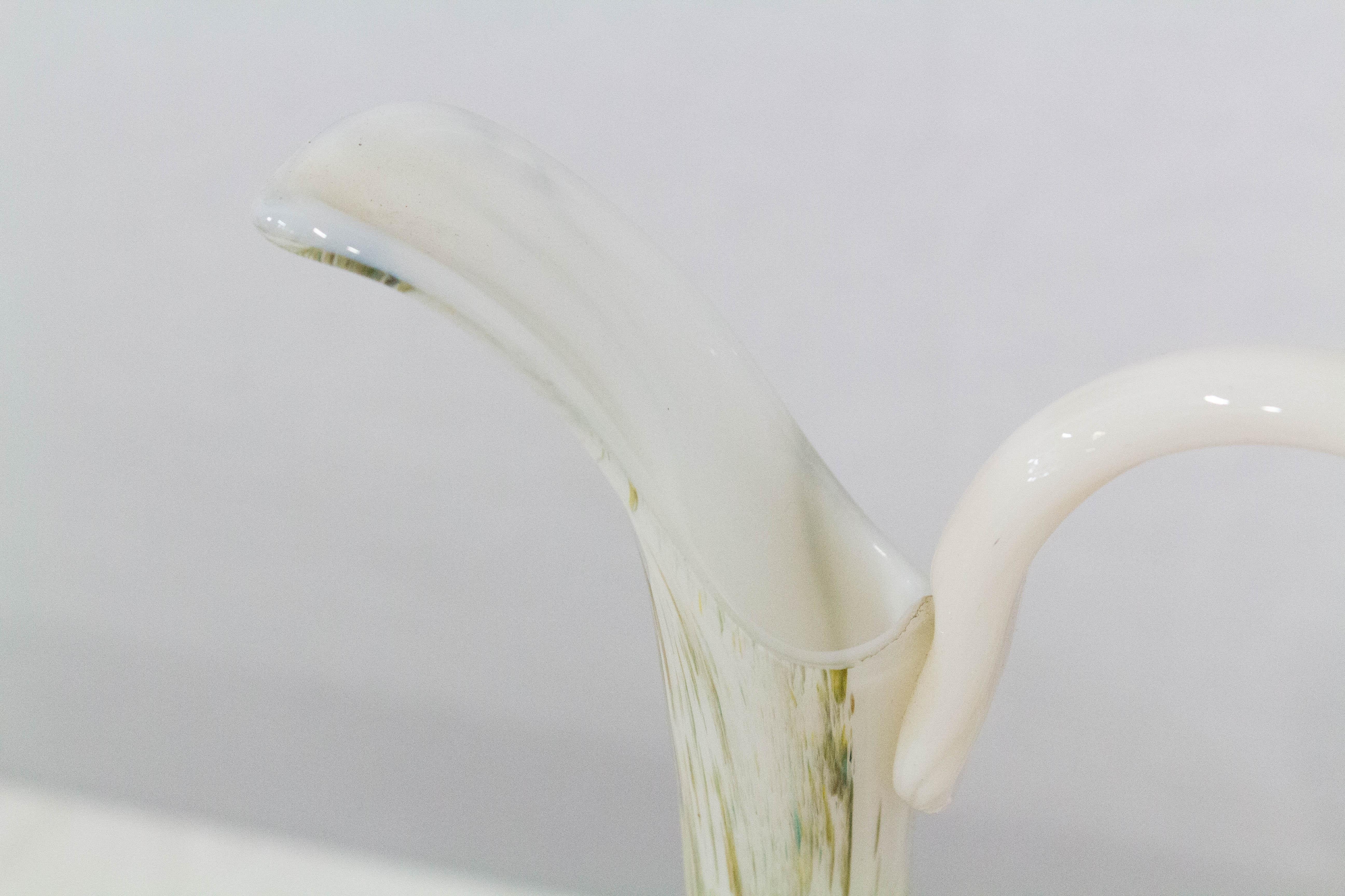 Verre opalin Paire de vases en opaline, aiguière et soliflore français du milieu du siècle dernier