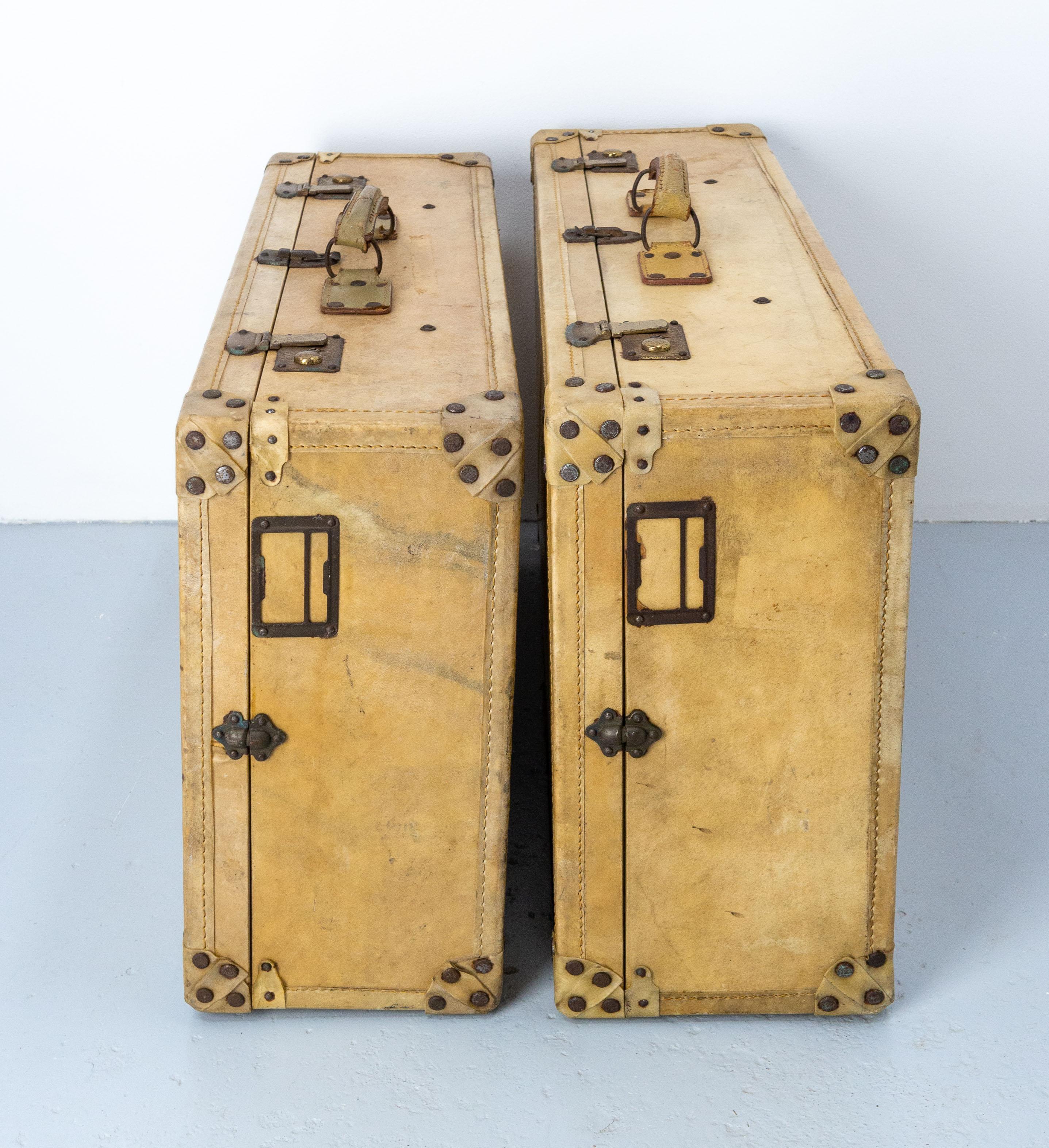 French Pair of Parchment Suit Cases Trunks, circa 1930 In Good Condition For Sale In Labrit, Landes