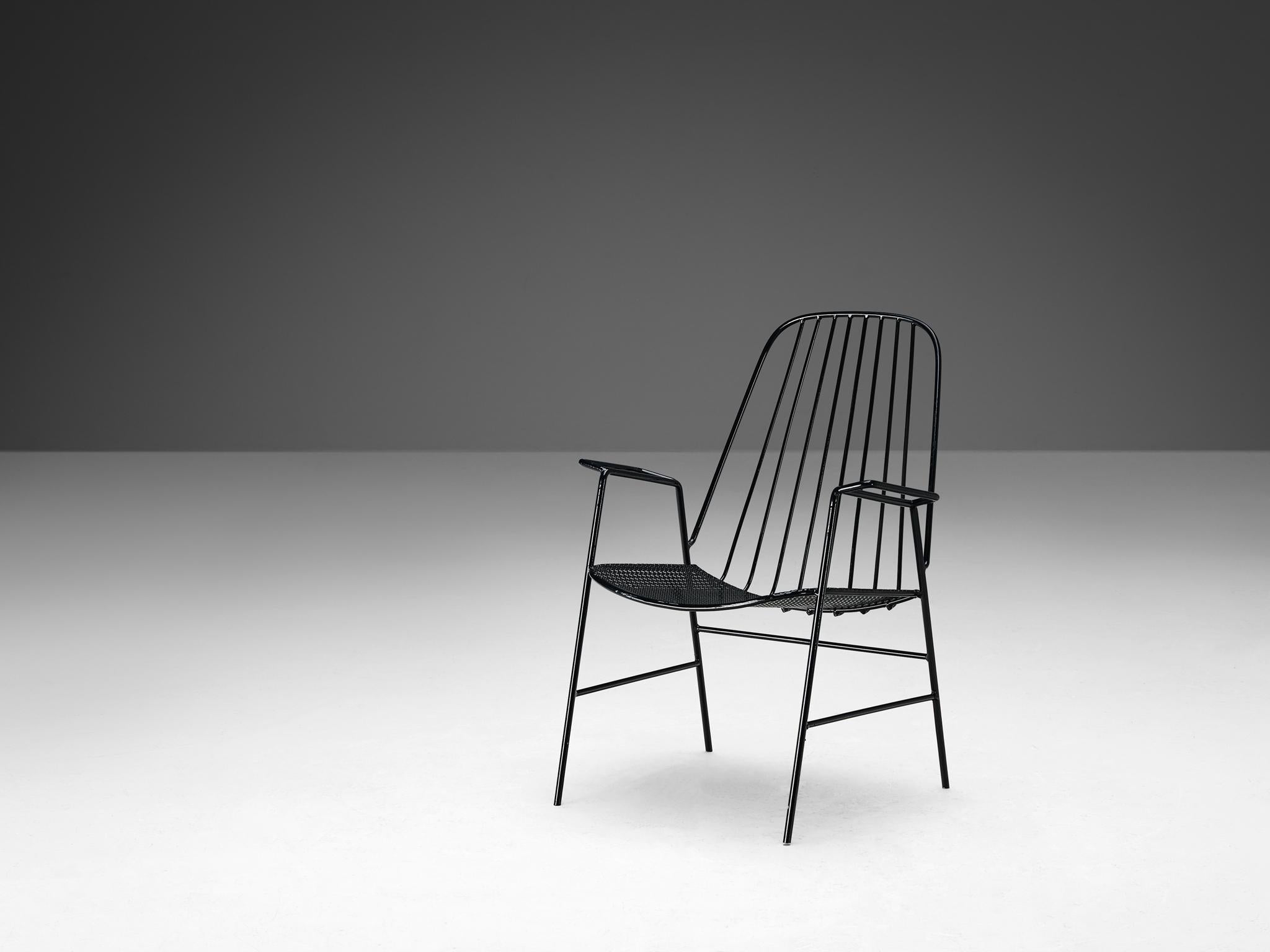 Fin du 20e siècle Paire de chaises de jardin en fer laqué noir  en vente