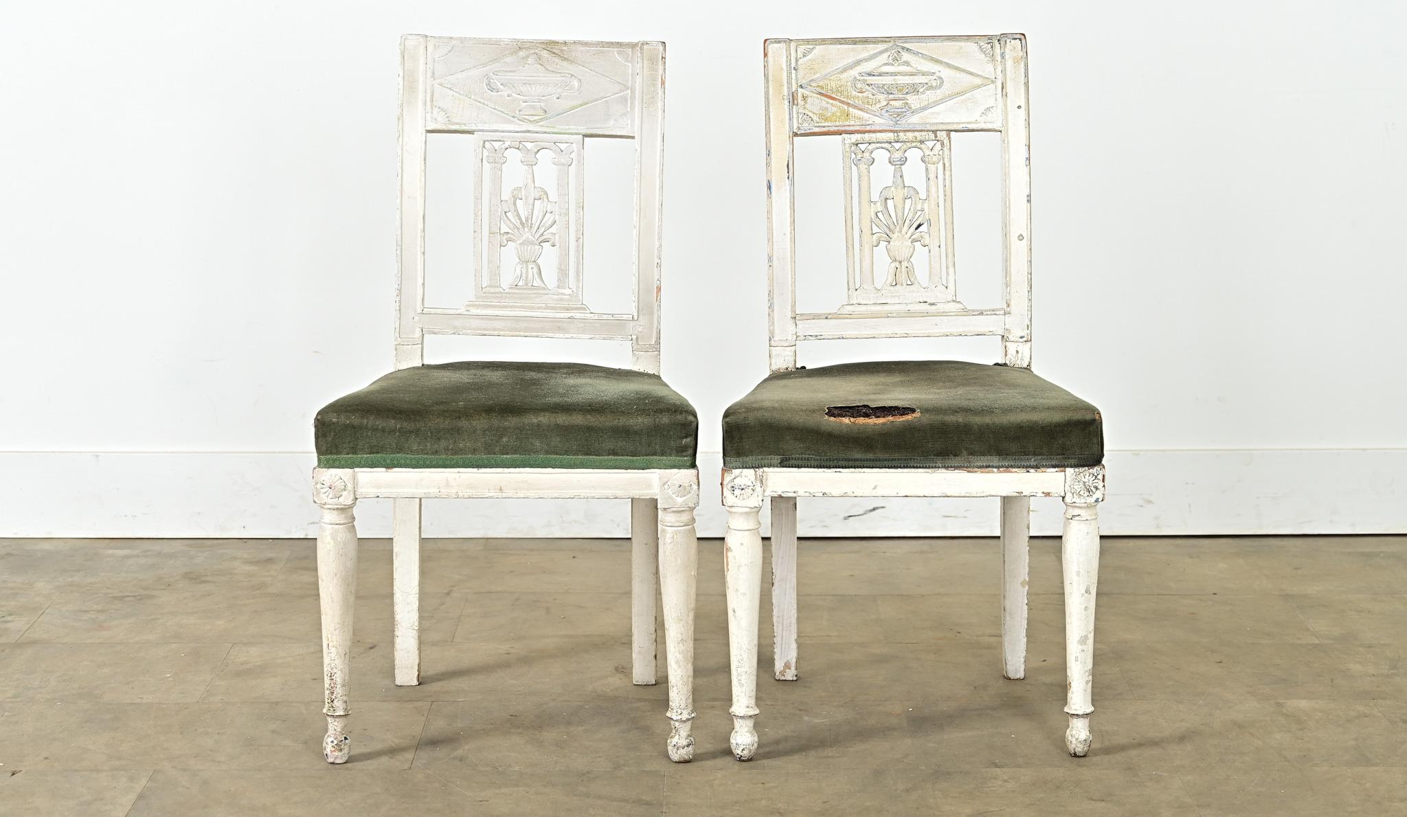 Français Paire de chaises d'appoint Directoire d'époque en vente