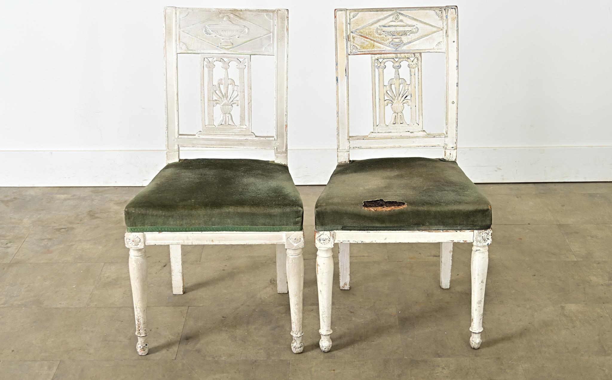 Paire de chaises d'appoint Directoire d'époque Bon état - En vente à Baton Rouge, LA
