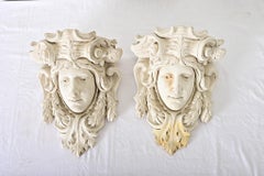 Paire de jardinières murales en plâtre de reproduction française