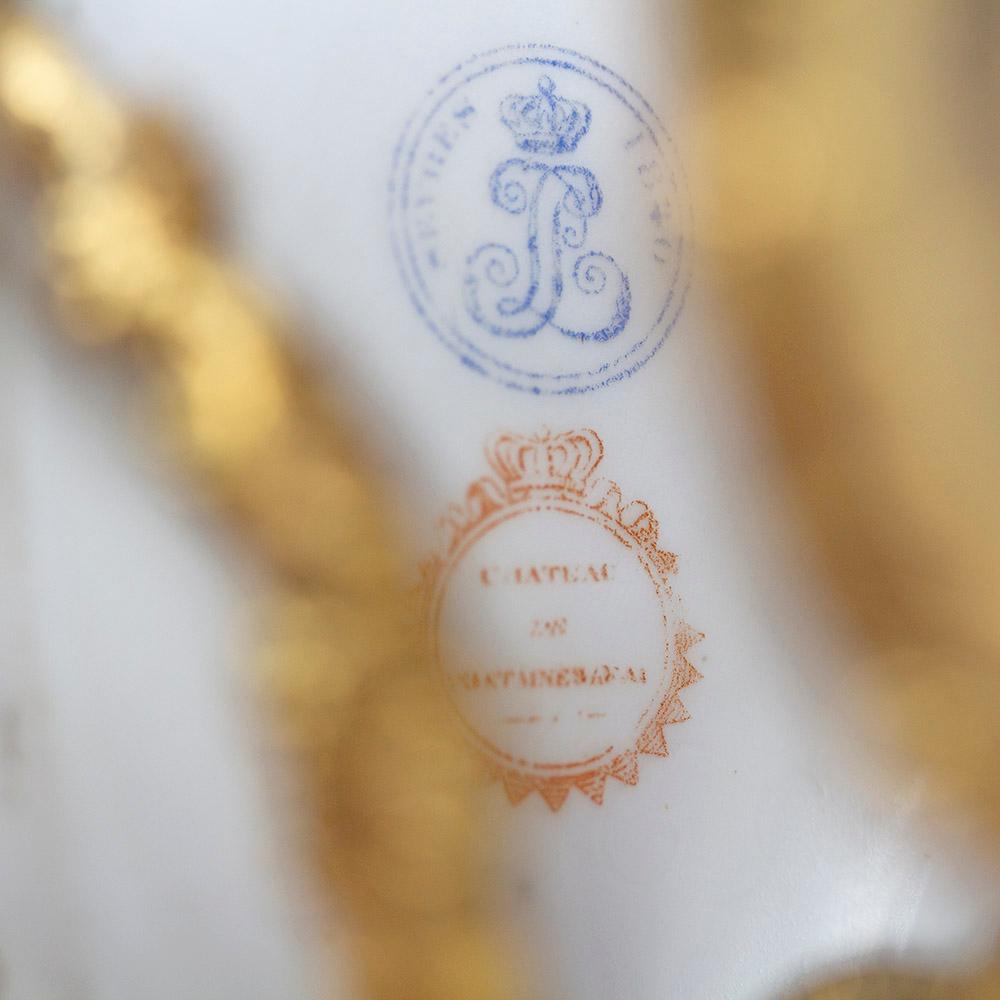 Paire de plats de service montés en bronze doré de style Sèvres en vente 2