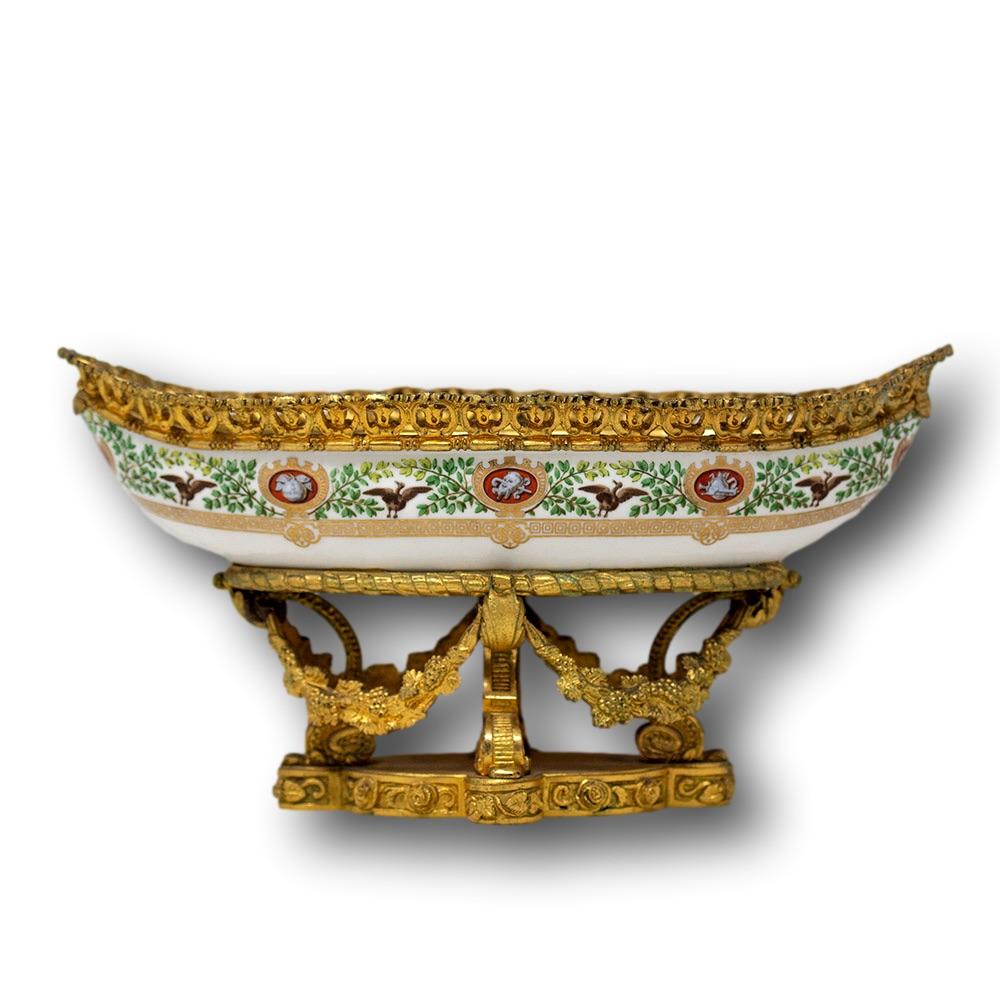 Paire de plats de service montés en bronze doré de style Sèvres en vente 5