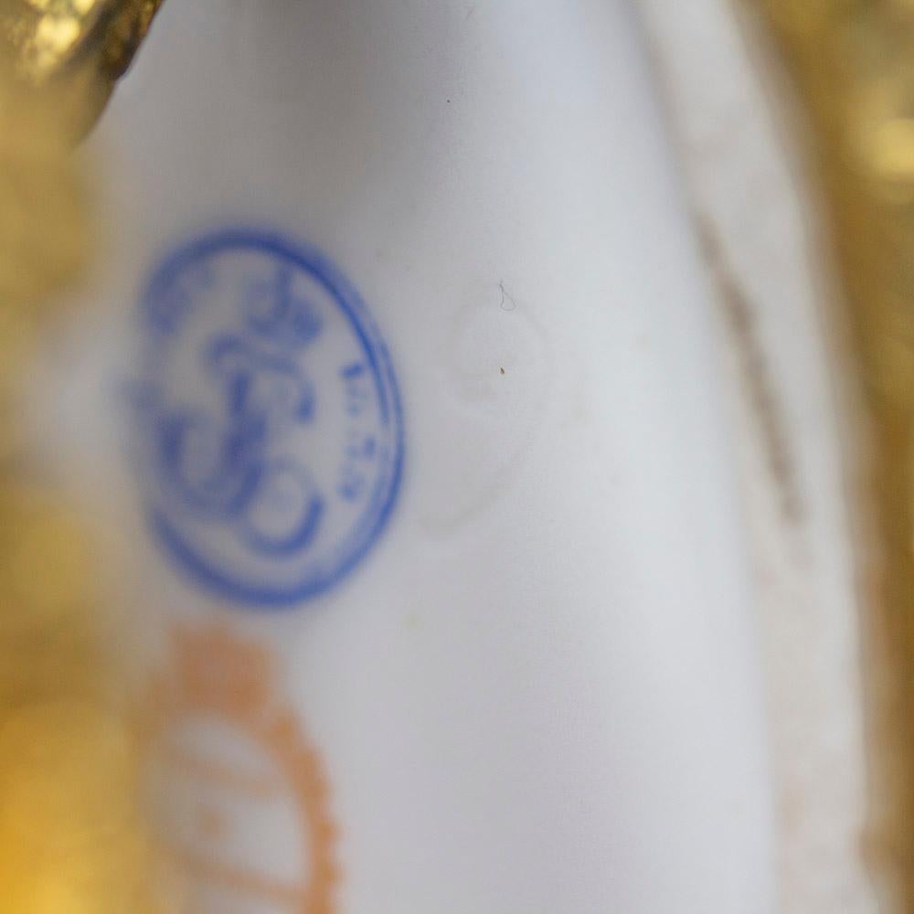 Paire de plats de service montés en bronze doré de style Sèvres en vente 12