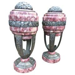 Paire de cassolettes Art Déco en bronze argenté et marbre avec décor de fleurs