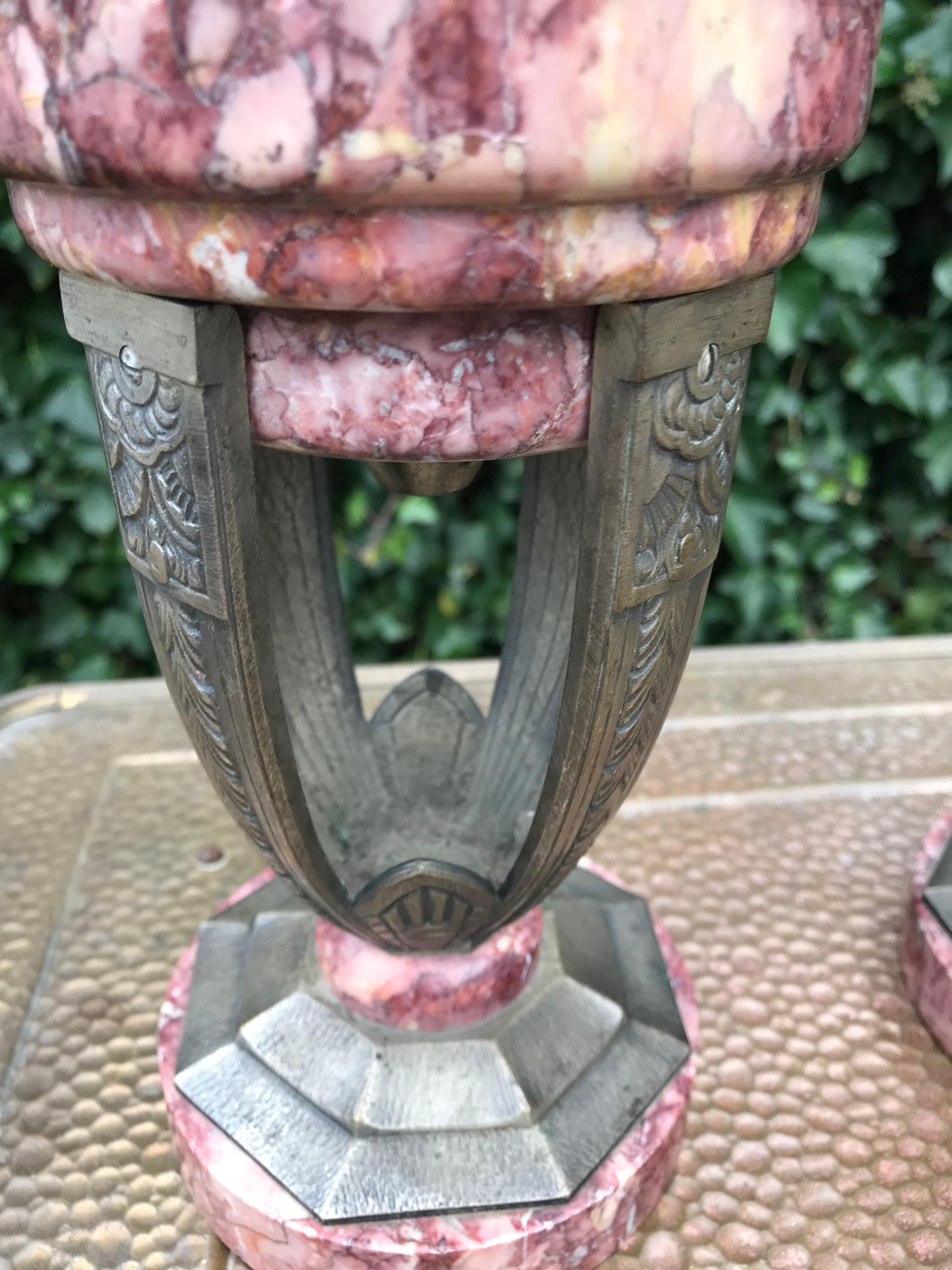Französisch Paar versilberte Bronze und Marmor Art Deco Cassolettes mit Blumendekor 2
