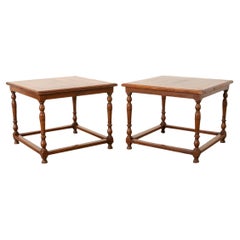 Paire de tables d'appoint ou tables basses carrées françaises