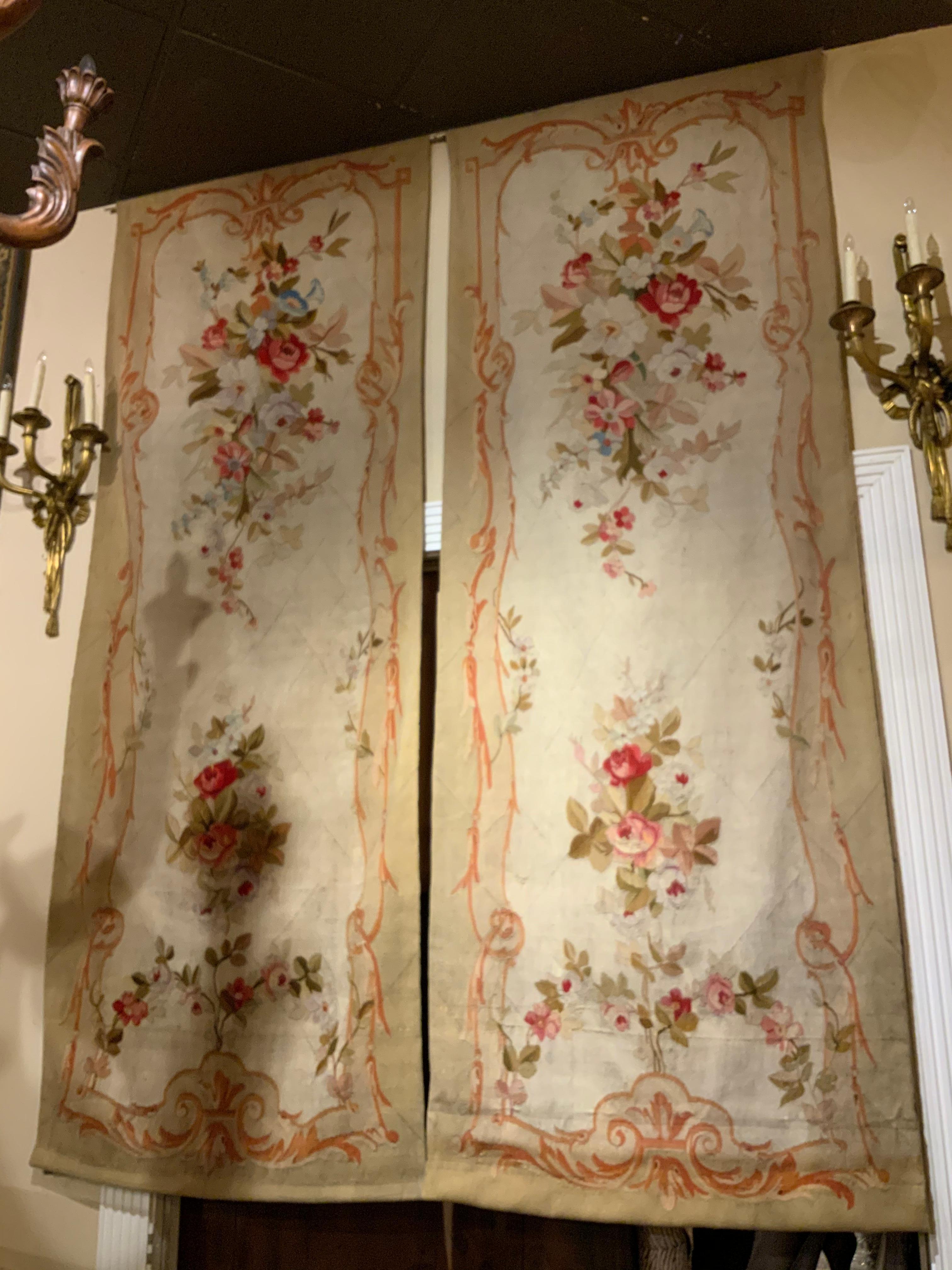 Französisches Paar hohe gewebte Aubusson-Wandteppiche, 19. Jahrhundert, geblümtes Design, Paar im Angebot 1