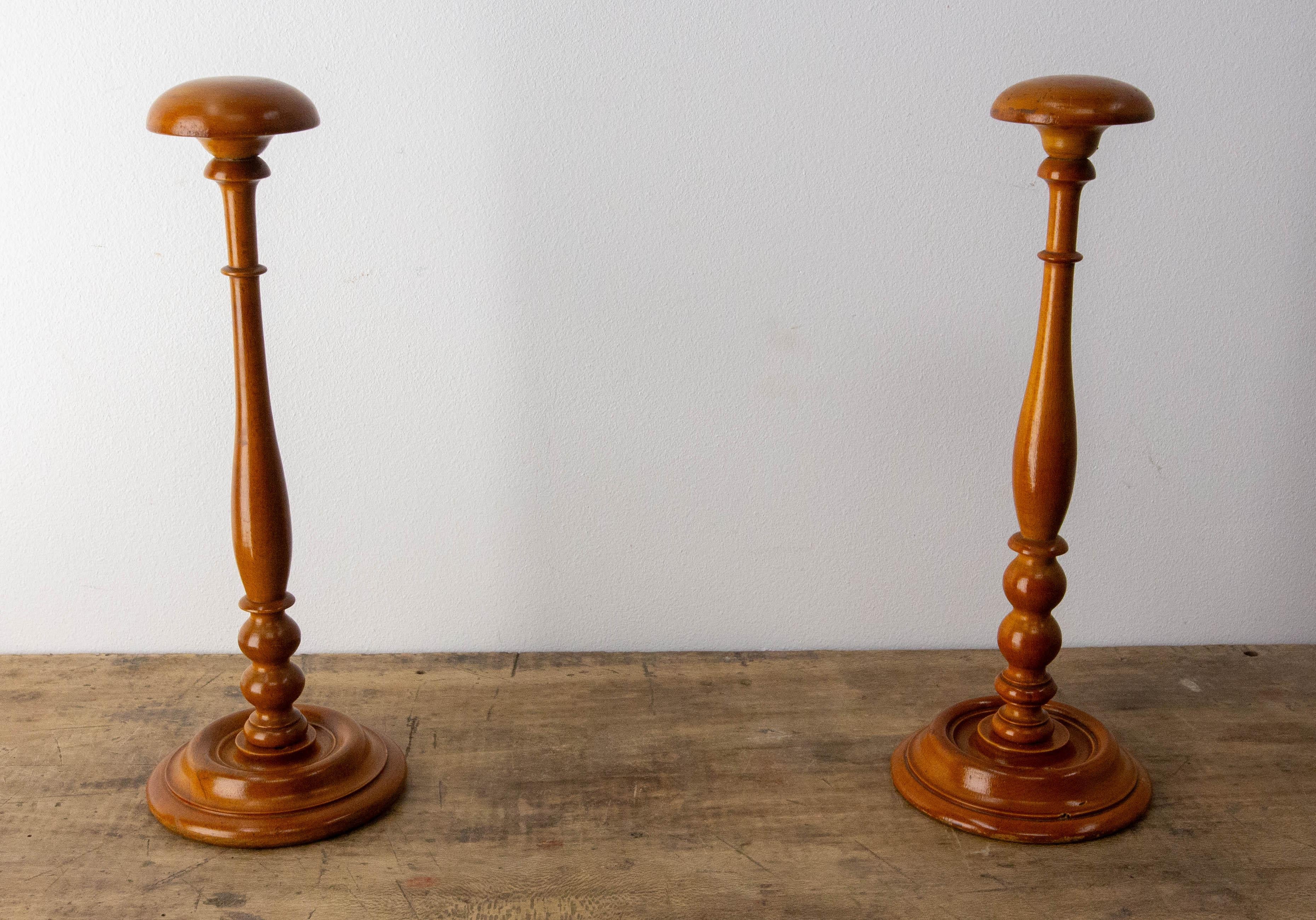 French early 20th century pair of hat racks or hat holders
Turned beech
This type of furniture was placed on a commode, a console or a side table, to to welcome visitors and allow them to put their hats down. 
Good condition

Shipping : 11 / 20 / 31