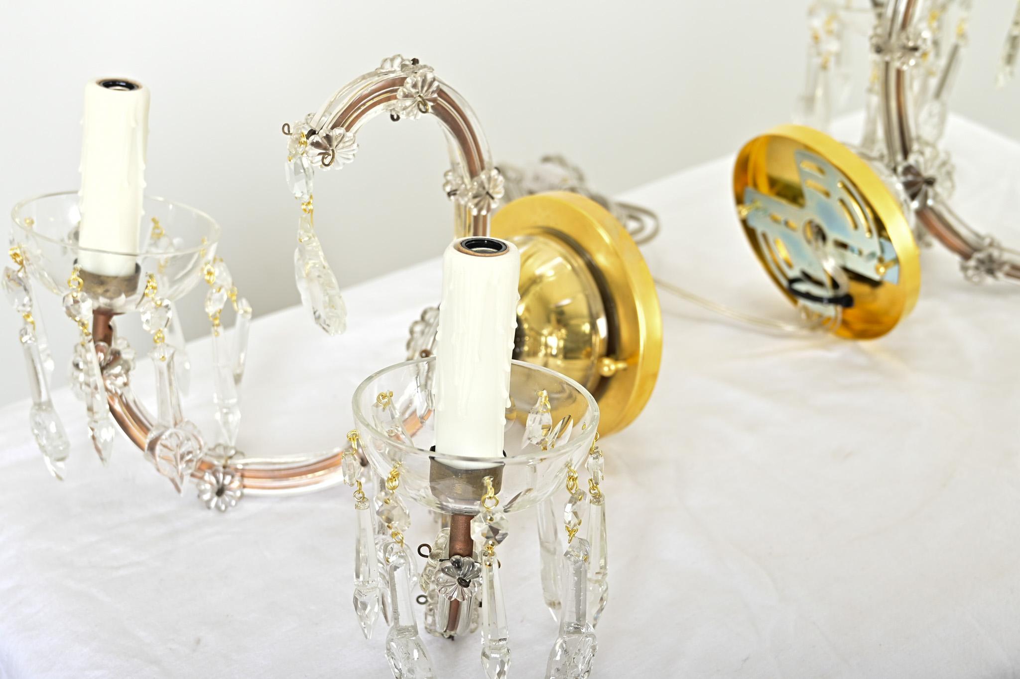 Französisch Paar von Vintage Messing und Kristall Wandleuchter im Angebot 5