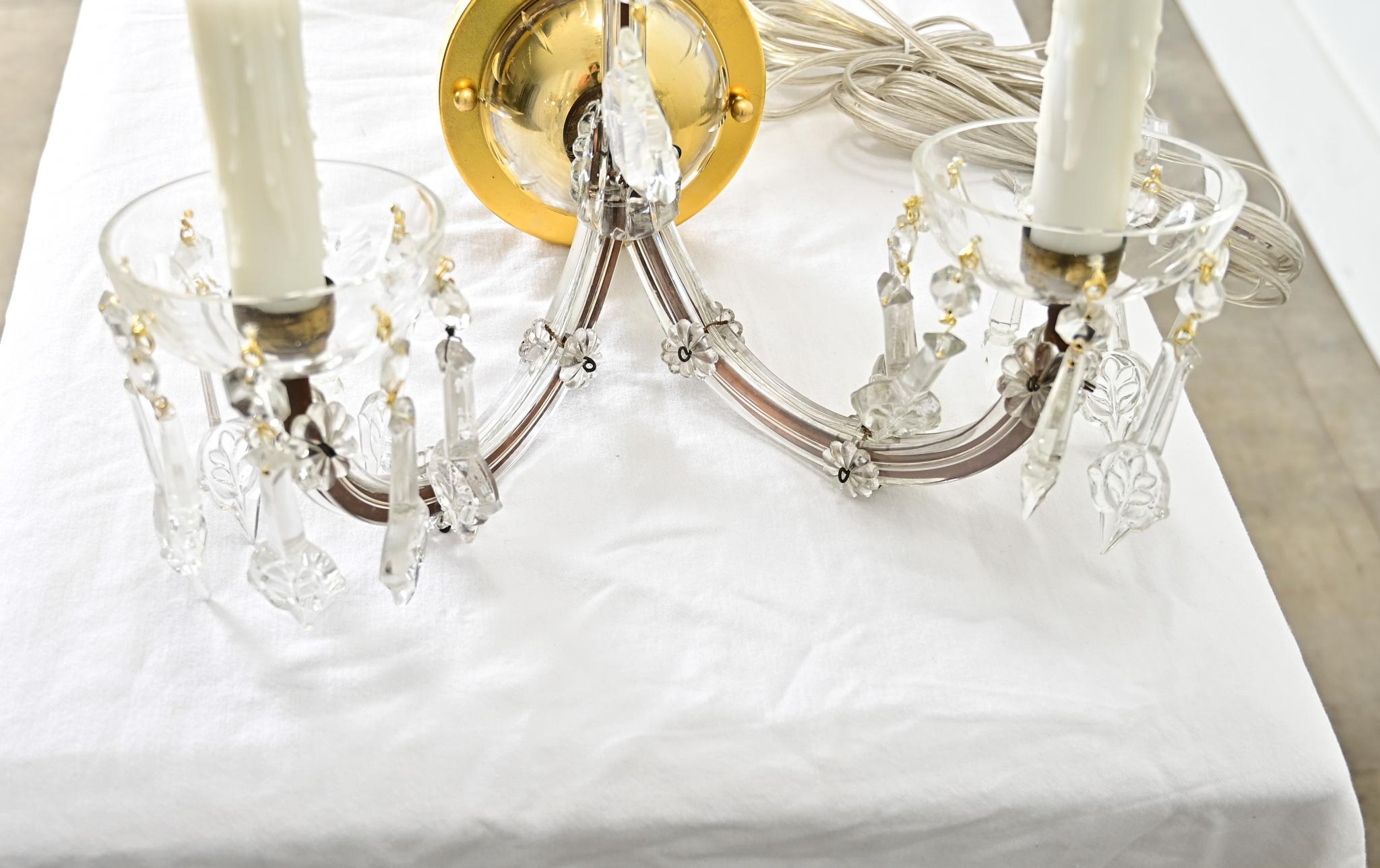 Französisch Paar von Vintage Messing und Kristall Wandleuchter im Angebot 9