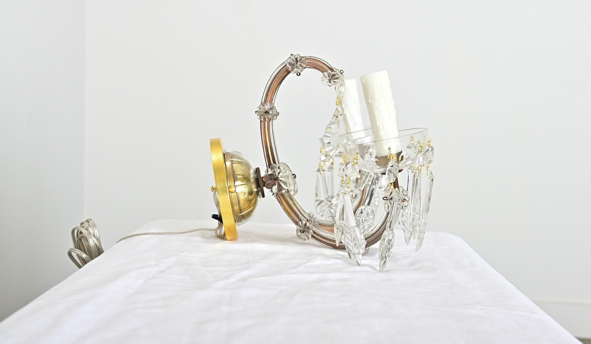 Französisch Paar von Vintage Messing und Kristall Wandleuchter im Angebot 3