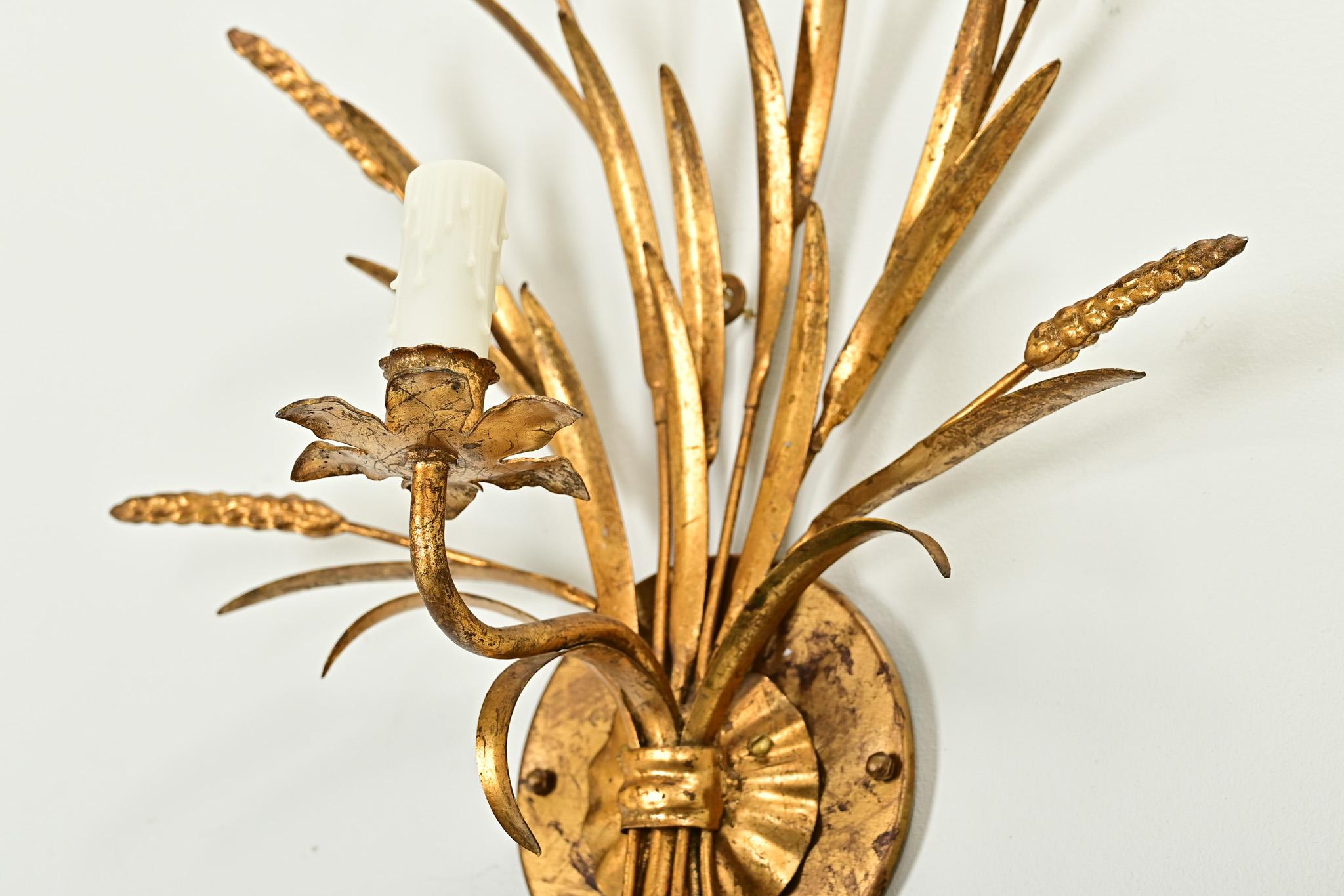 Coppia francese di lampade a gocce in ottone d'epoca in vendita 2