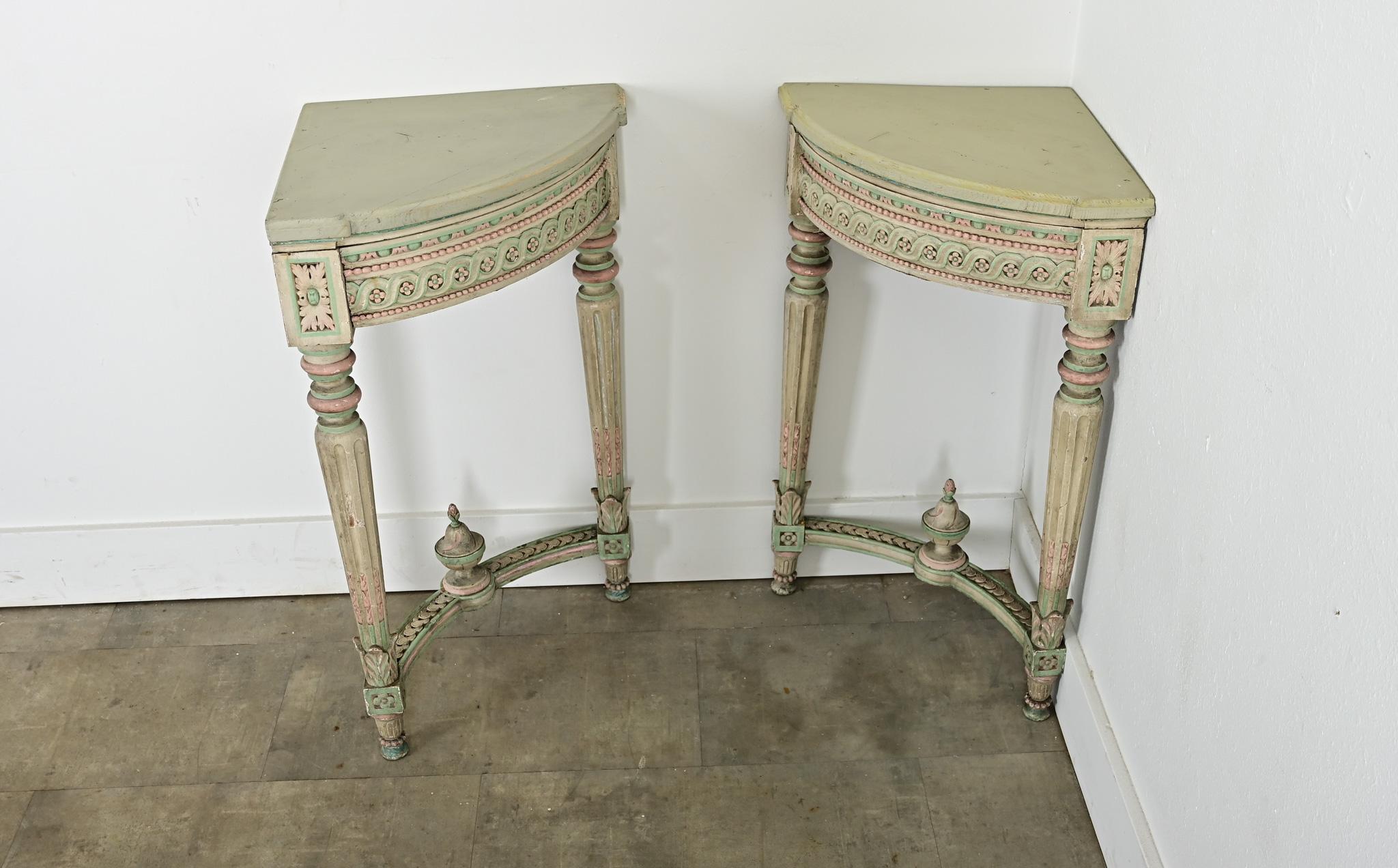 Pareja de Demilunes de Esquina Estilo Luis XVI Vintage Franceses Tallado en venta