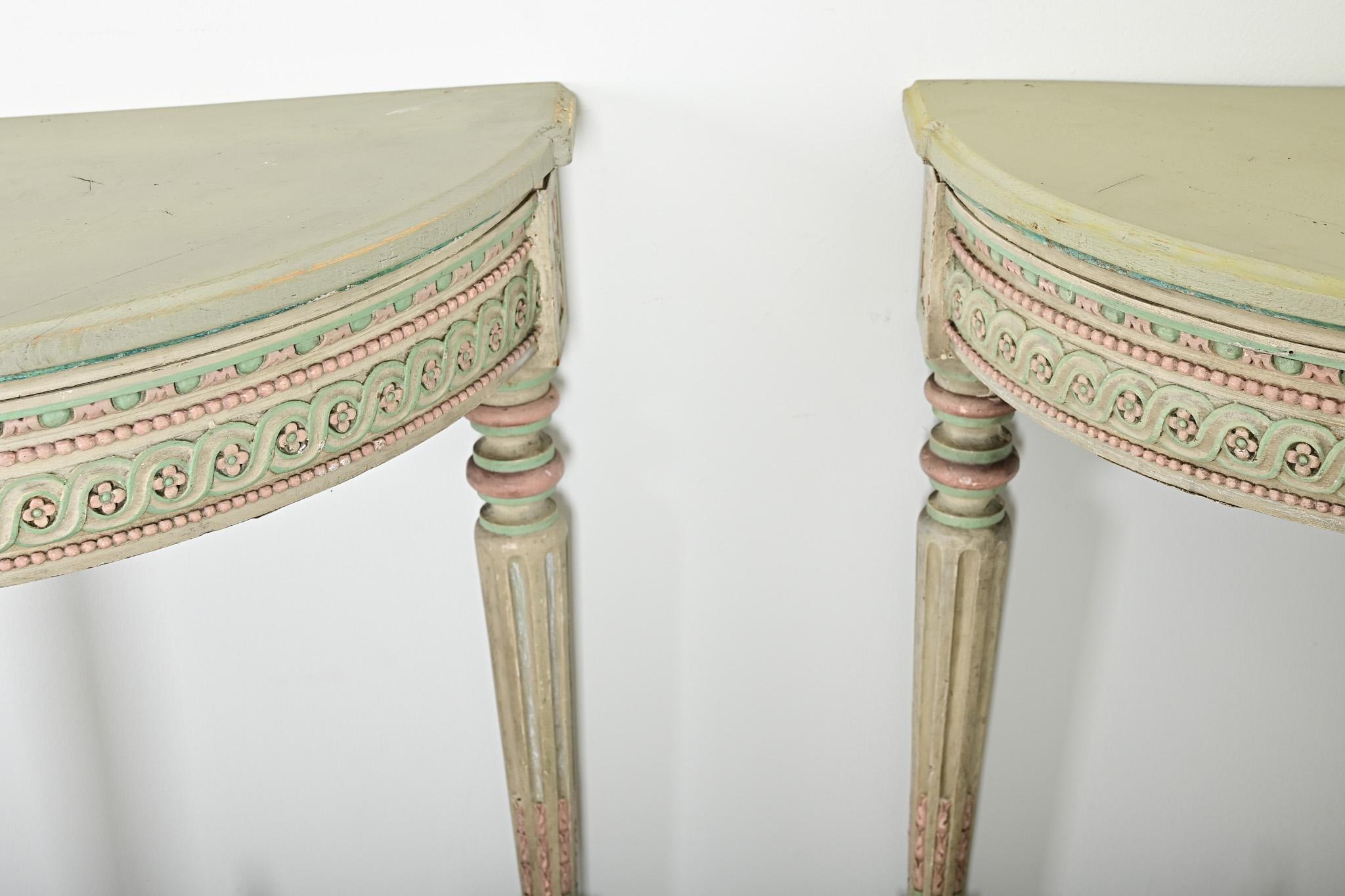 Pareja de Demilunes de Esquina Estilo Luis XVI Vintage Franceses siglo XX en venta