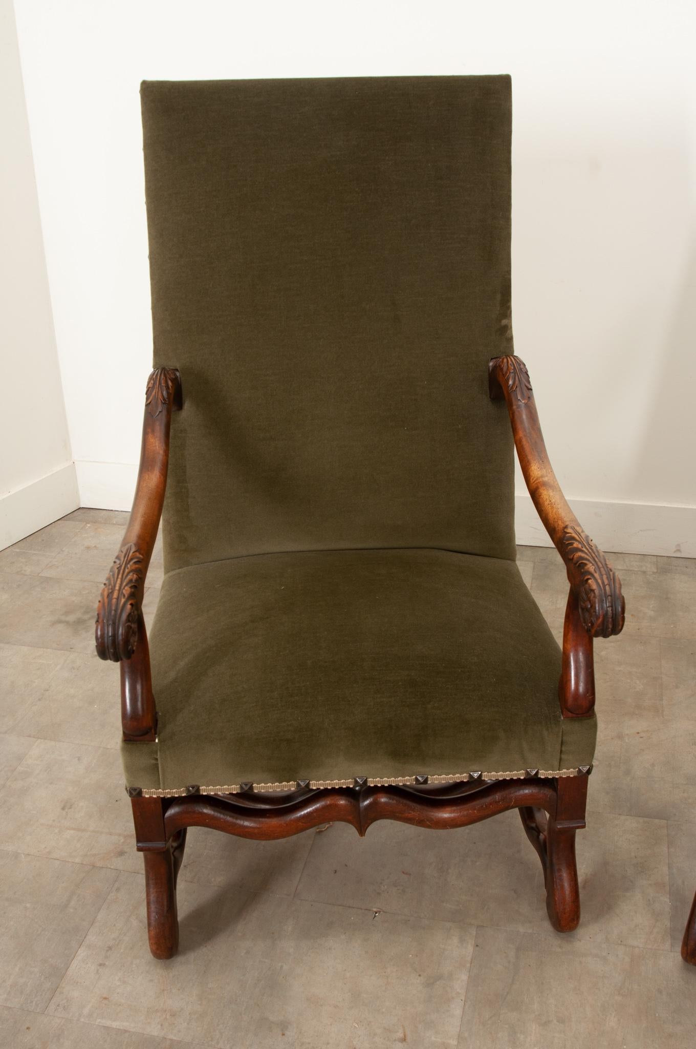 French Pair of Walnut Os de Mouton Armchairs In Good Condition In Baton Rouge, LA