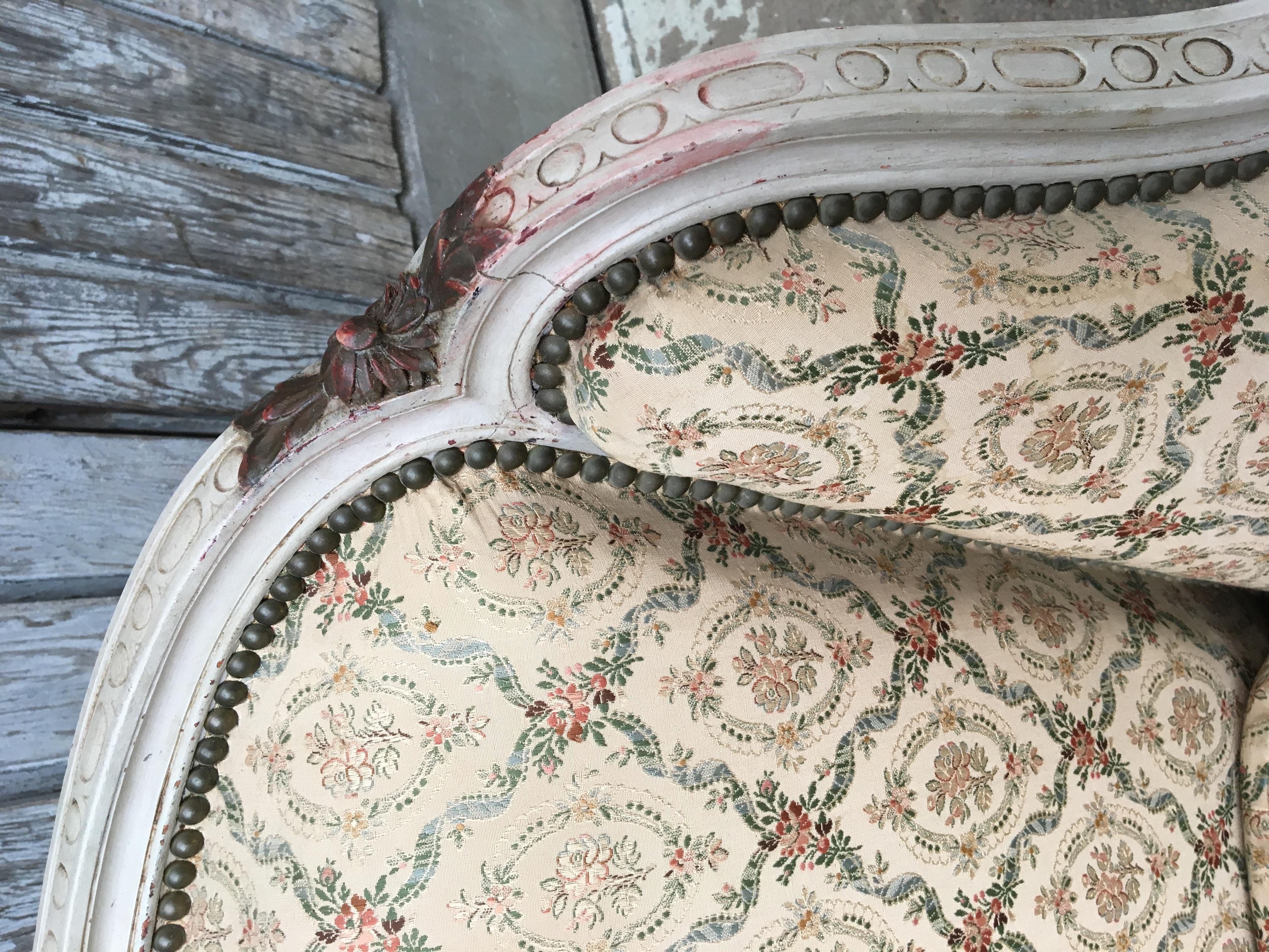 Paire de fauteuils Bergère Rococo peints en blanc, de style français 9