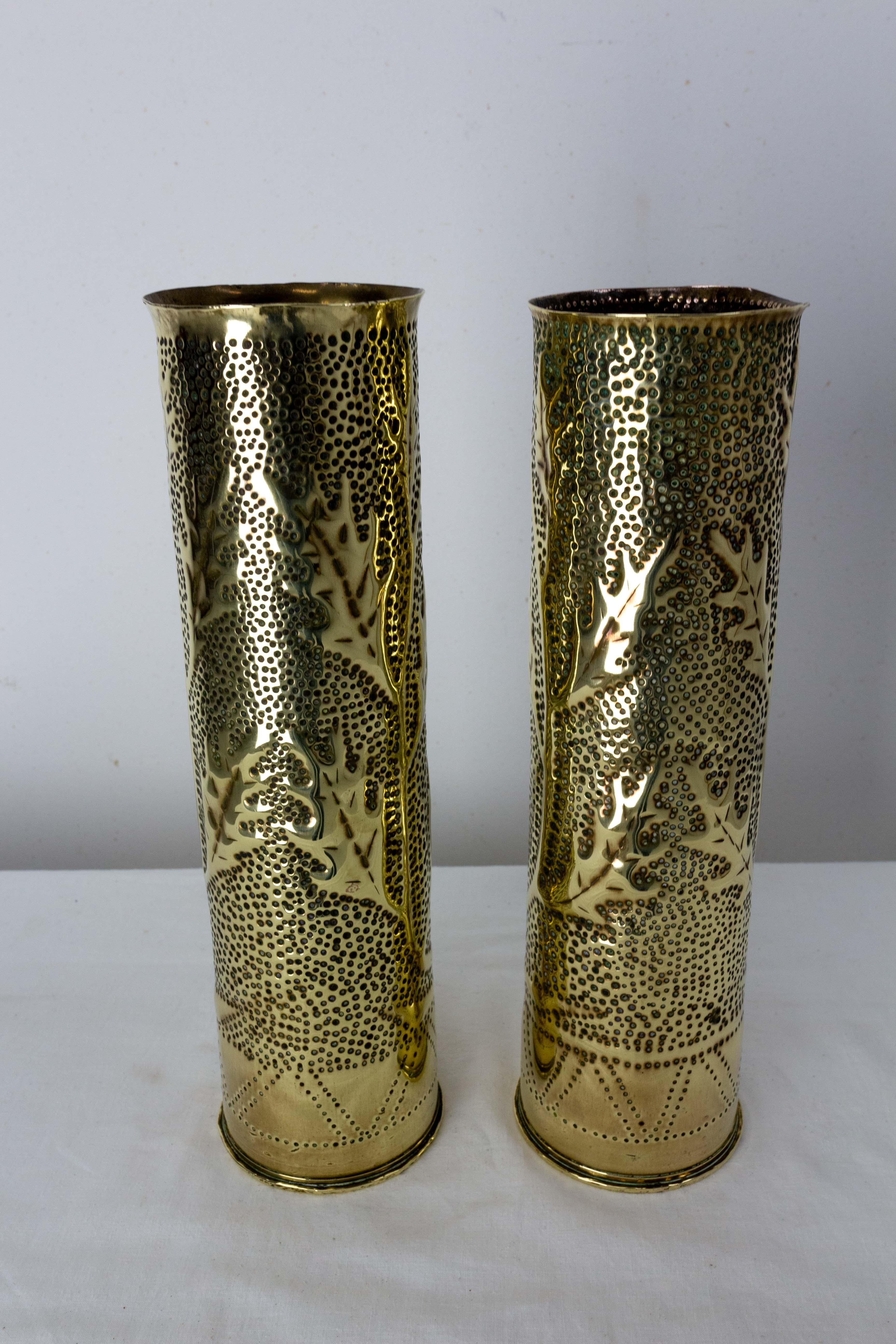French Pair of World War I Brass Engraved Shell Casings Trench Artillery, French In Good Condition In Labrit, Landes