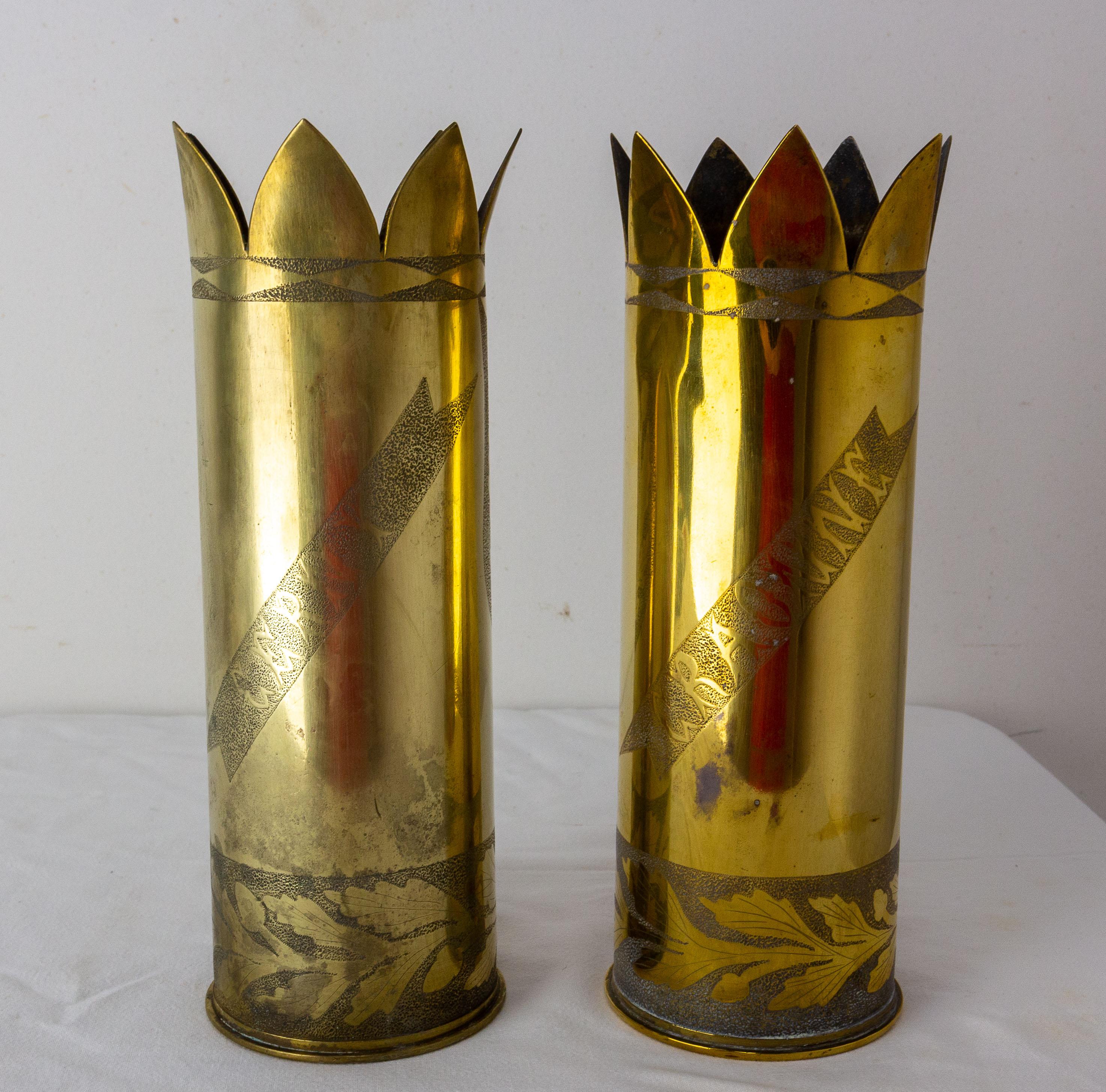French Pair of World War I Brass Engraved Shell Casings Trench Artillery, French For Sale 1