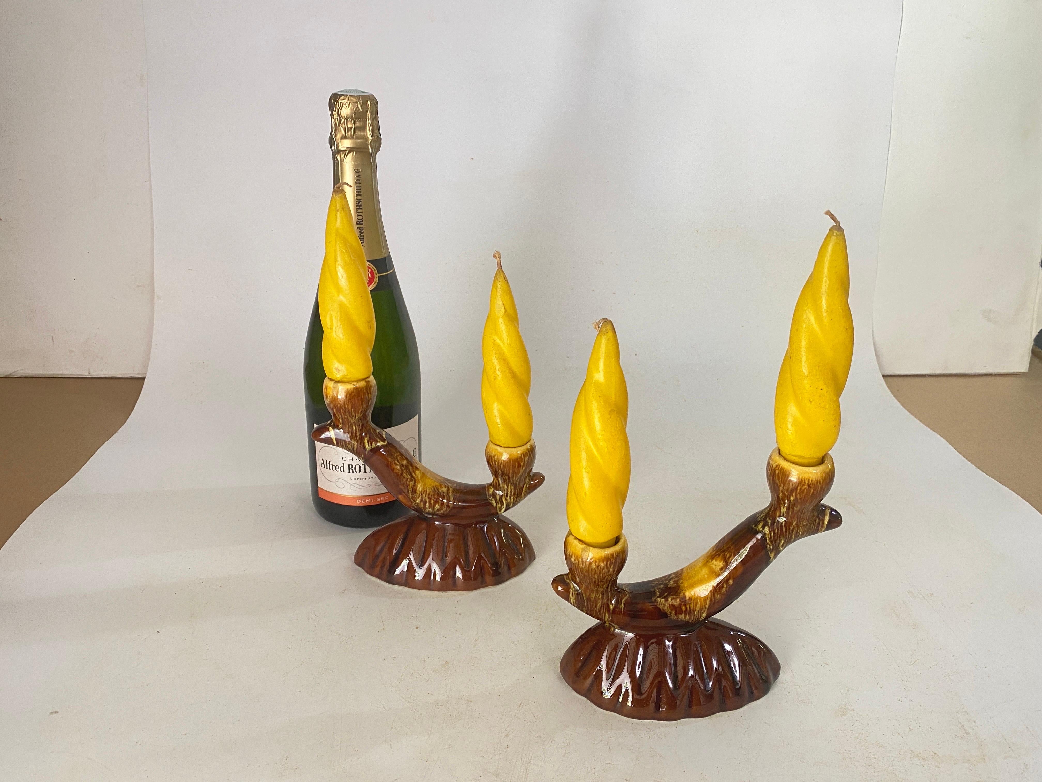 Paar französische Kerzenhalter aus Keramik, Frankreich 1970er Jahre  Mit gelben, alten Kerzen im Angebot 5