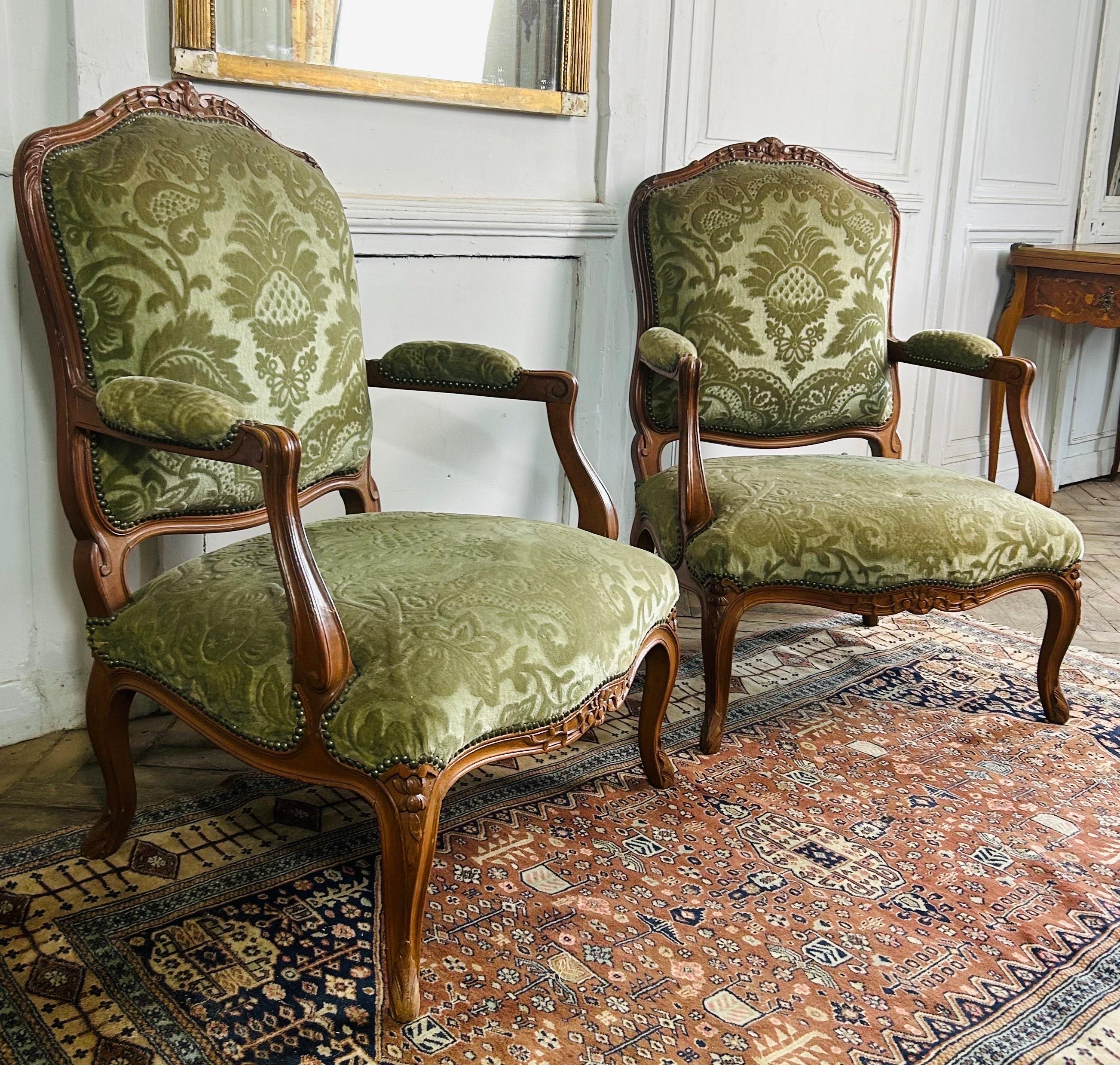 Charming pair of Louis 15 style cabriolet armchairs in beech wood, covered in almond green velvet fabric. Napoleon 3 Period.

2 Very beautiful flat-backed armchairs called “à la reine” in molded wood and carved with shells, flowers and flowering