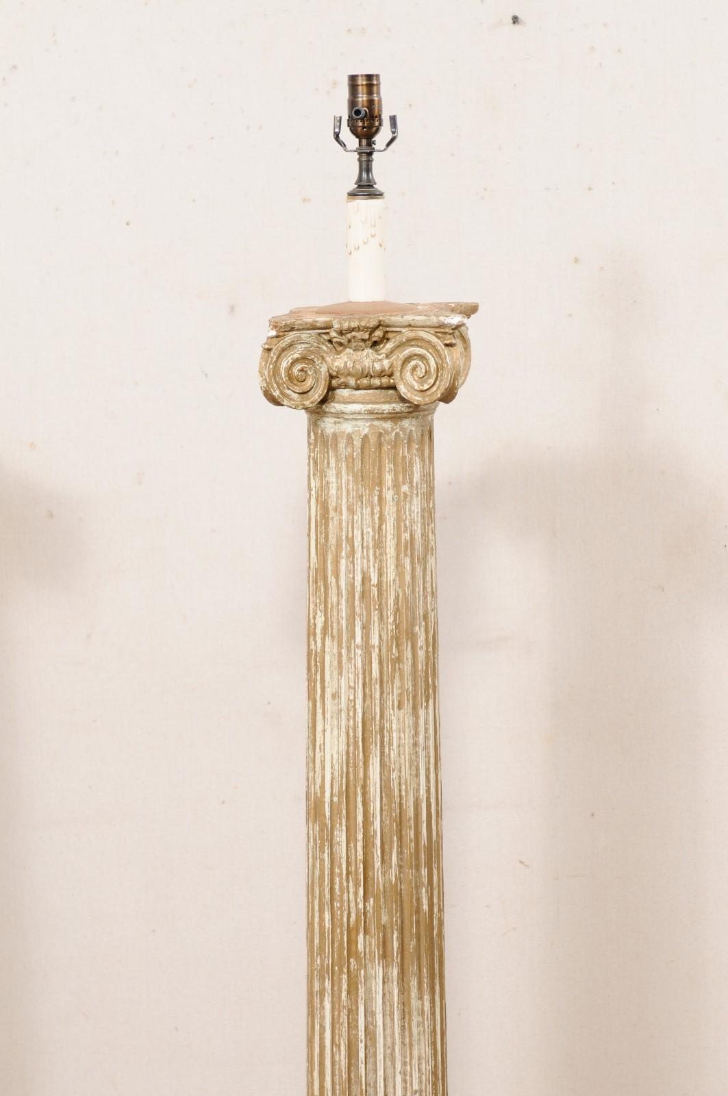 Zwei französische Stehlampen mit einer Leuchte aus ionischen geriffelten Säulen aus dem 19. Jahrhundert im Angebot 2