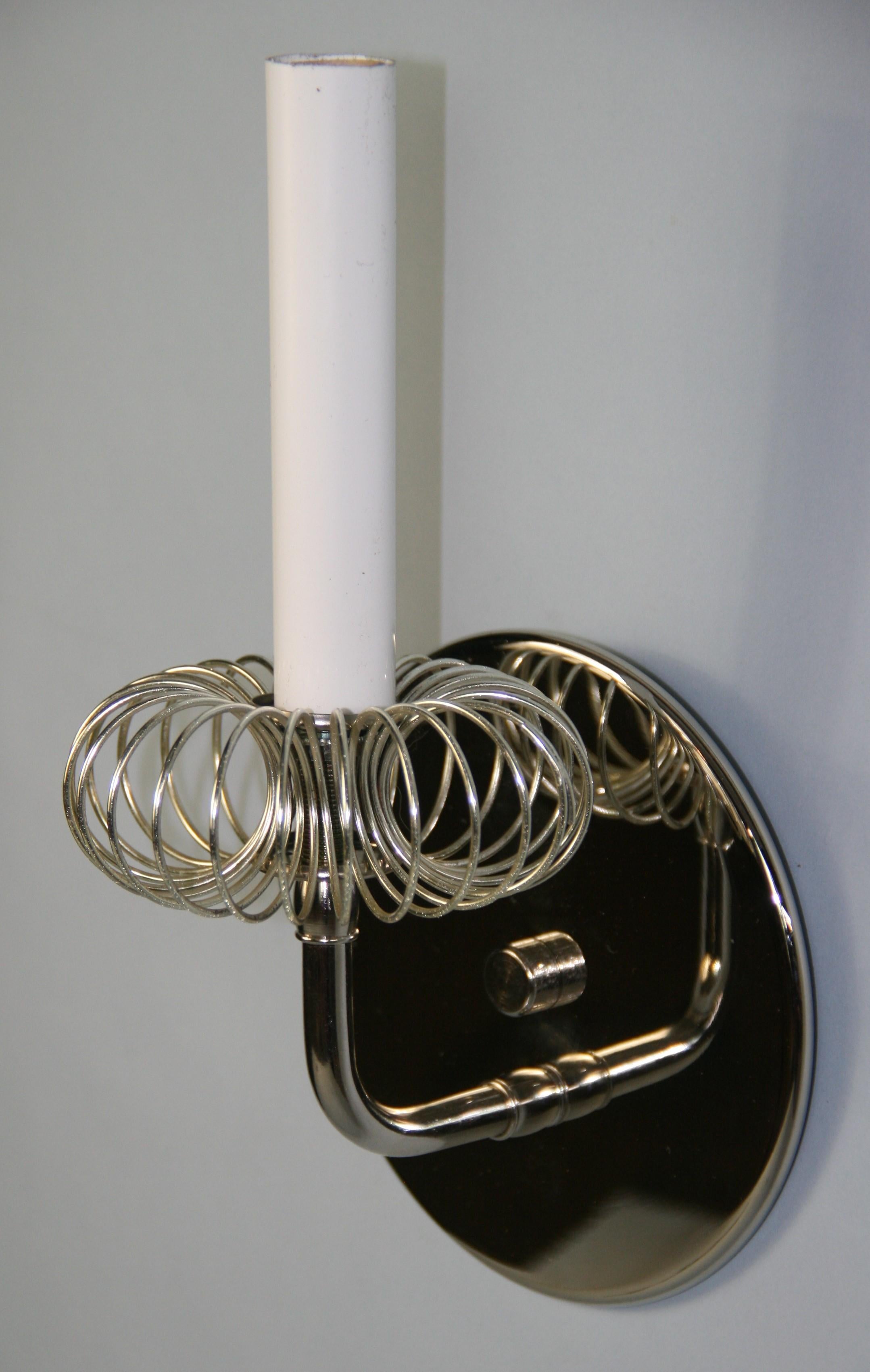 Ottone Coppia di lampade francesi in nichel a spirale Circa 1970 in vendita